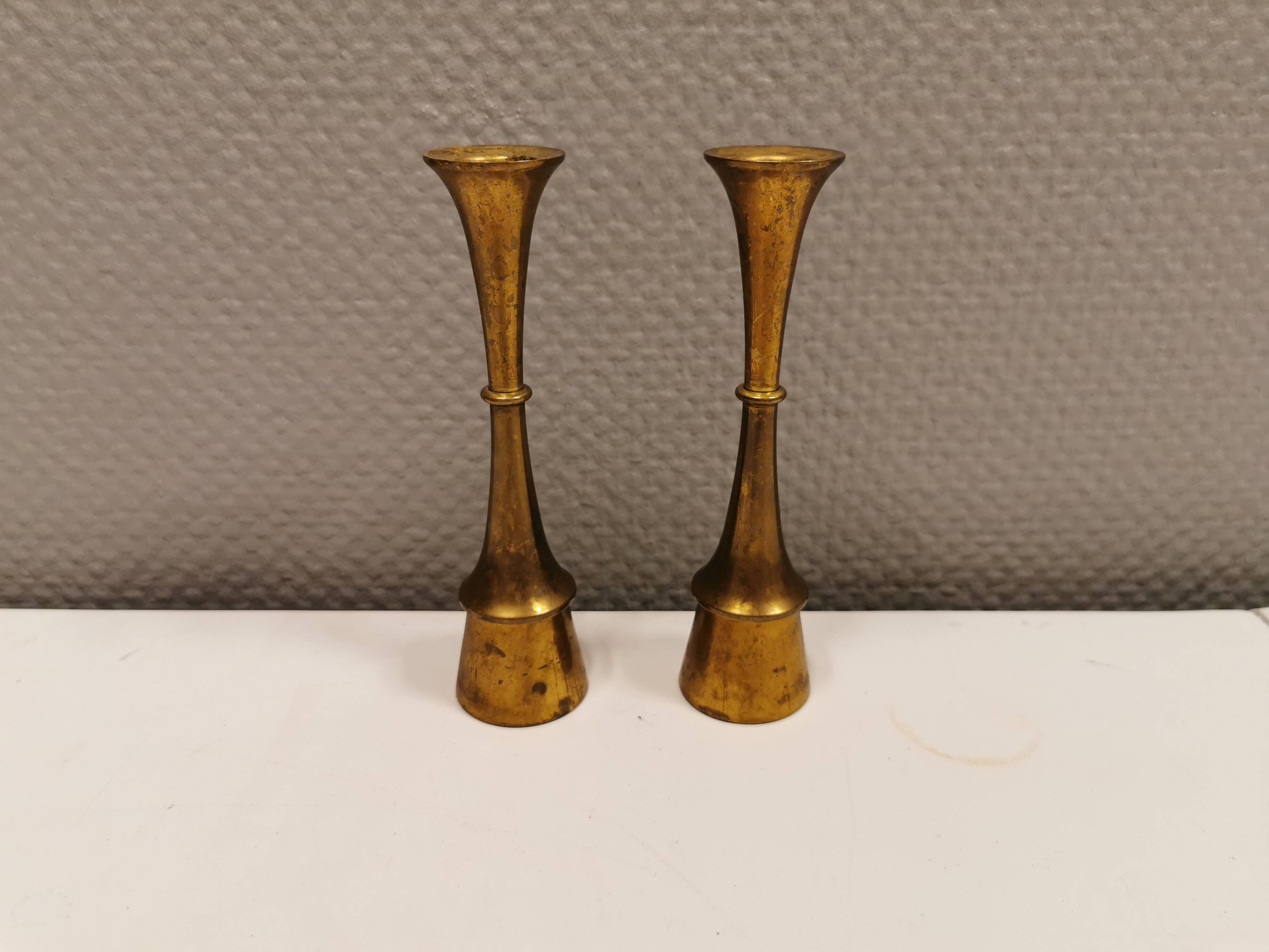 A set of beautiful candlesticks in solid brass.