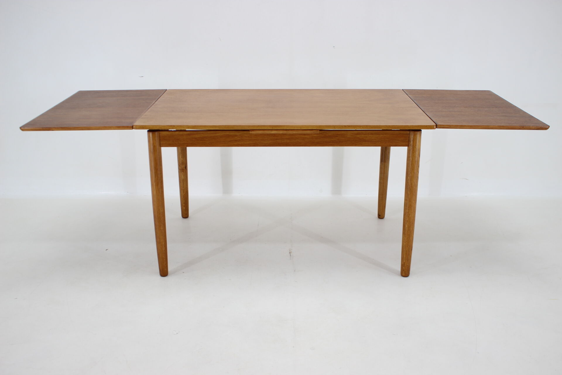 1960s Danish Extendable Dining Table in Oak