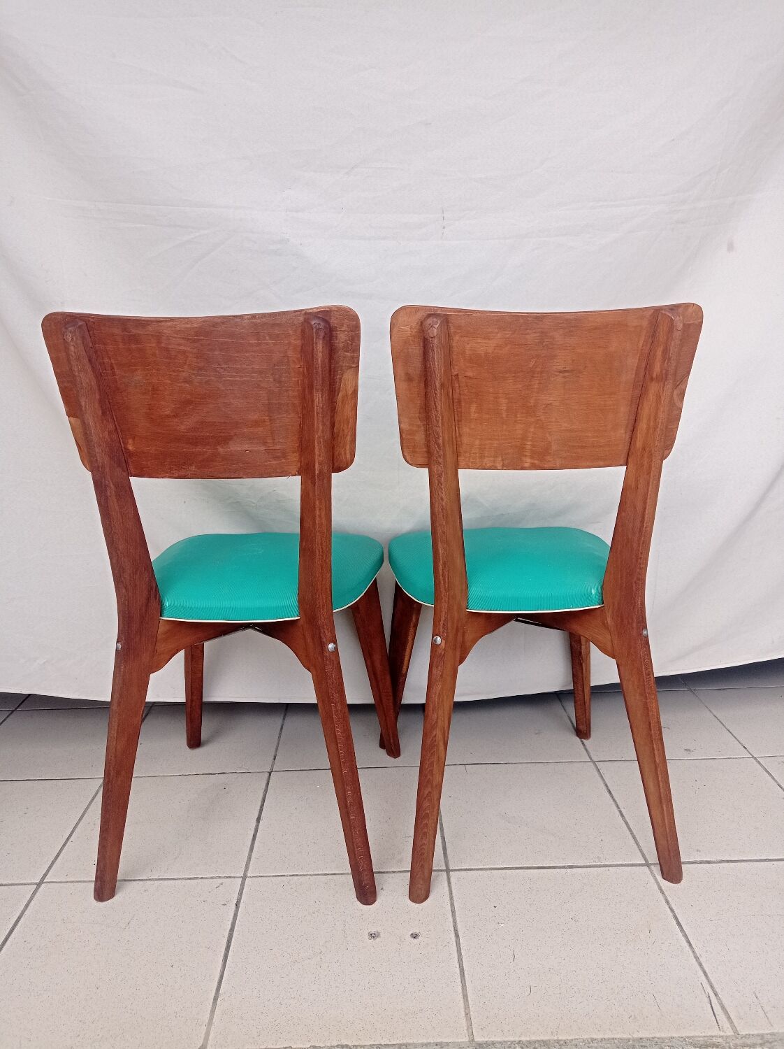 One-piece chairs