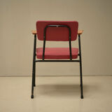 Chaise 'M' en rose foncé par Pierre Guariche pour Meurop