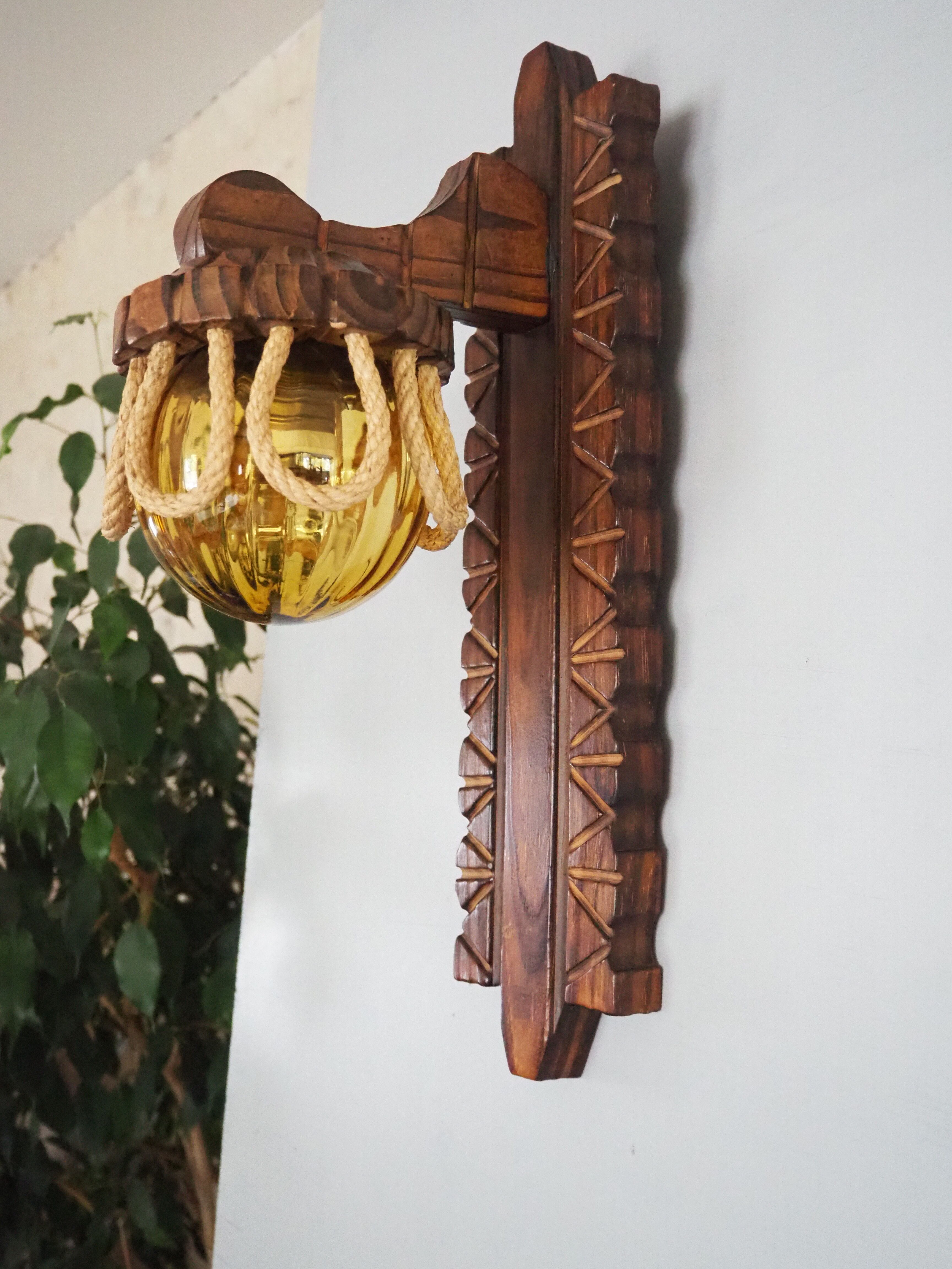 Sconce in wood and yellow glass ball from the 1960/1970