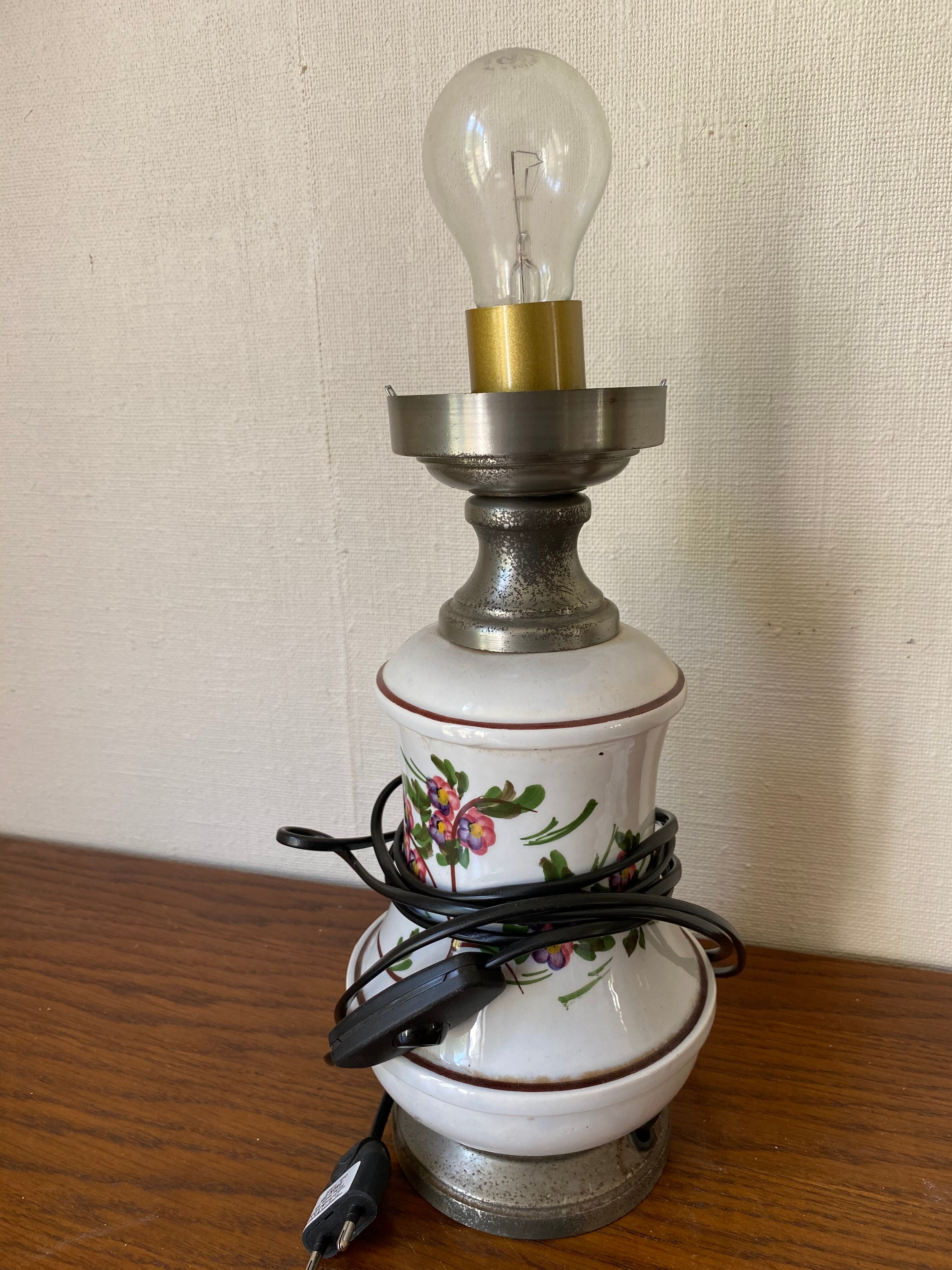 Porcelain lamp with floral decoration