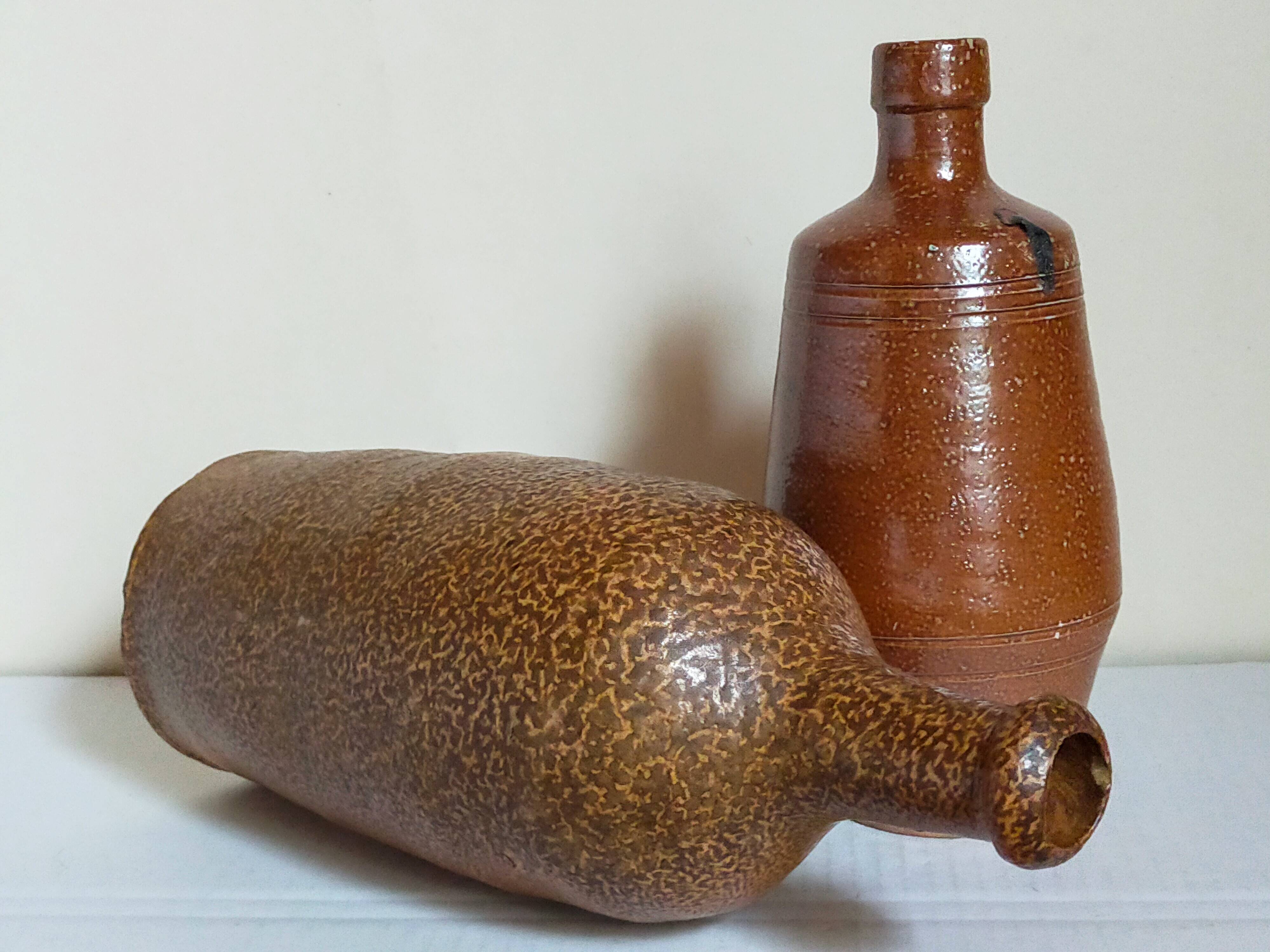Duo de bouteilles Art-populaire en grès