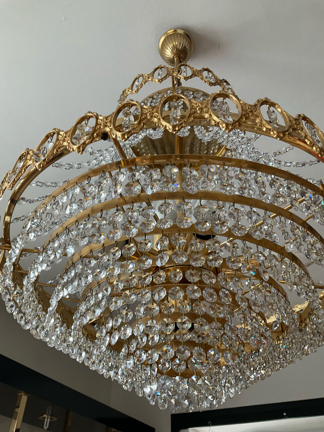 Lustre cascade en bronze et pampilles de cristal