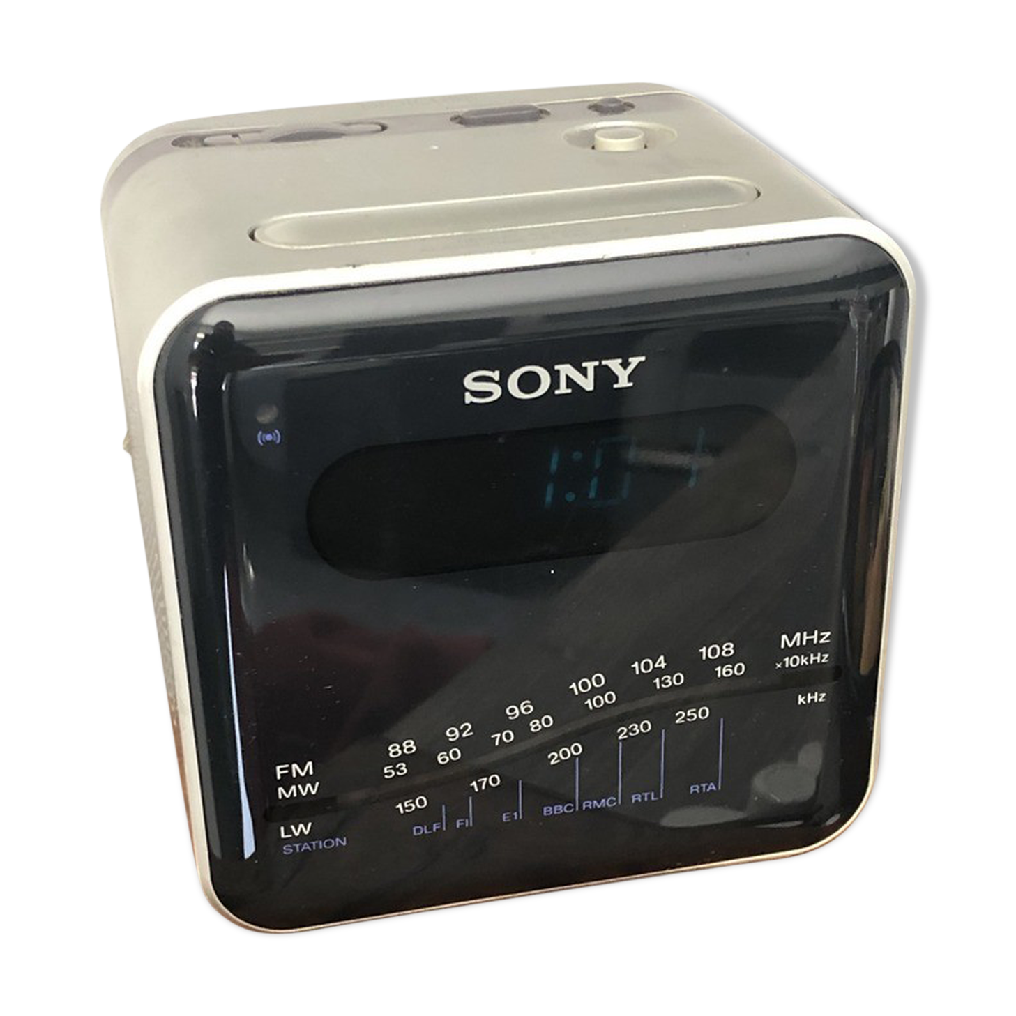 Sony cube vintage wake radio