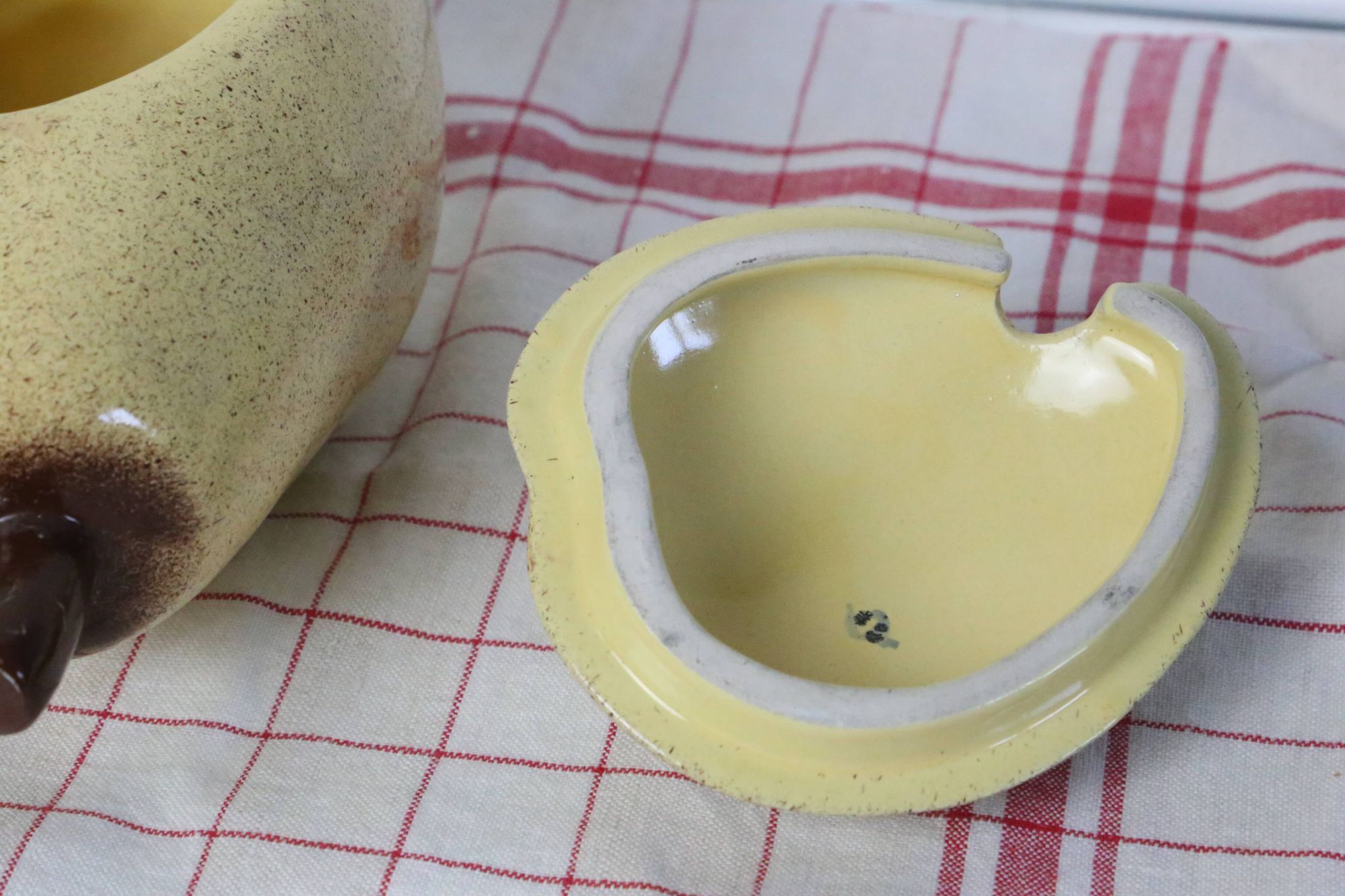 Soupière Poire en barbotine, vintage