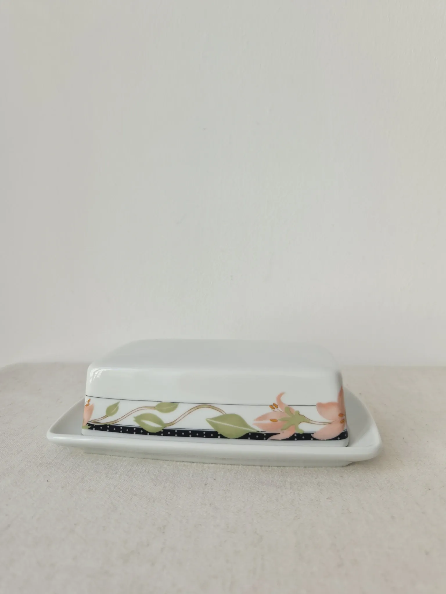 Vintage porcelain butter dish Apilco "Louisiane" - Yves Deshoulieres
