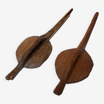 Pair of wooden liadou.