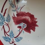 Hollow flat. Lunèville. Lyne model. Large red rose pattern.