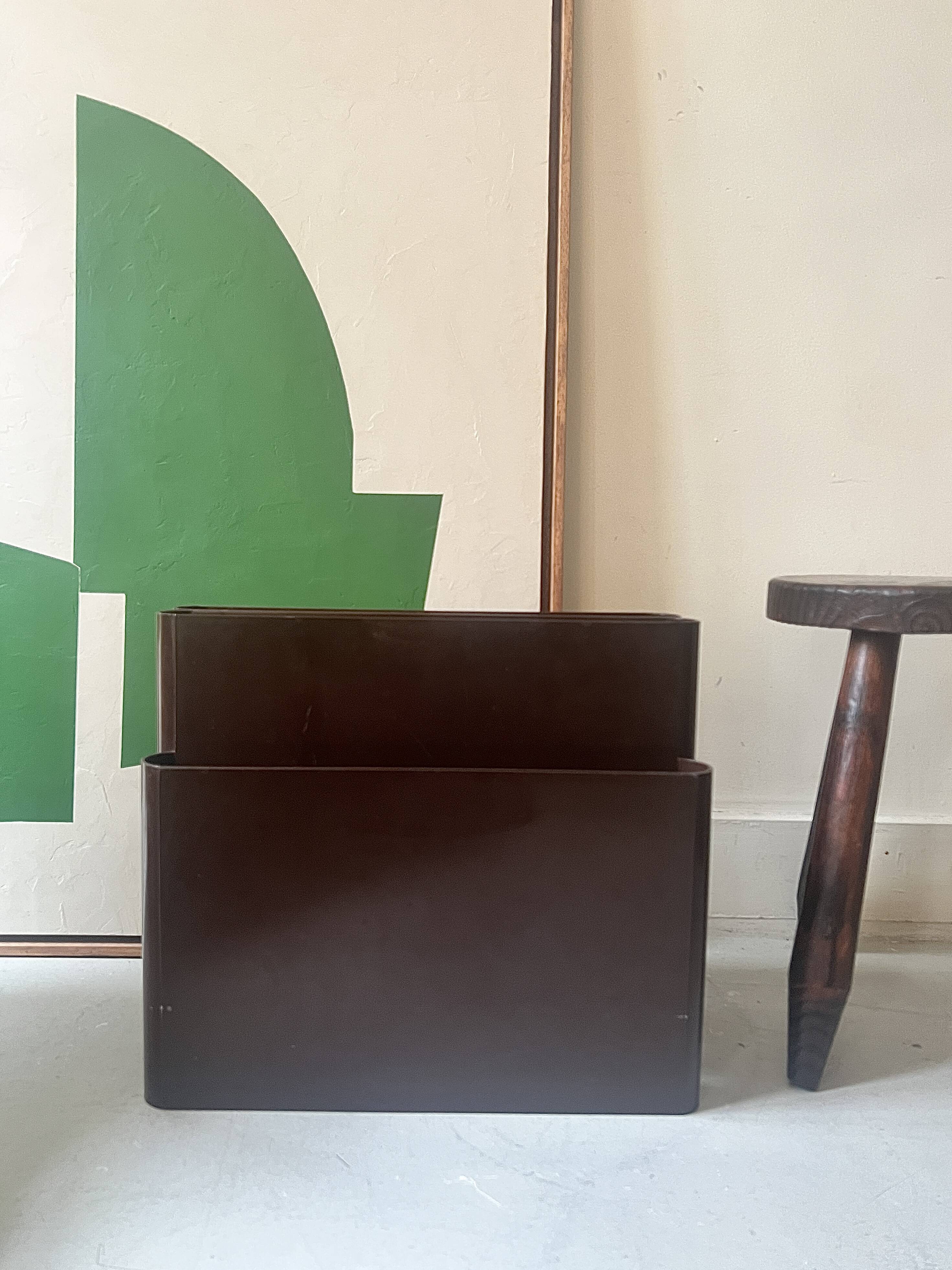Brown magazine/vinyl holder by Giotto Stoppino for Kartell, design 1970.