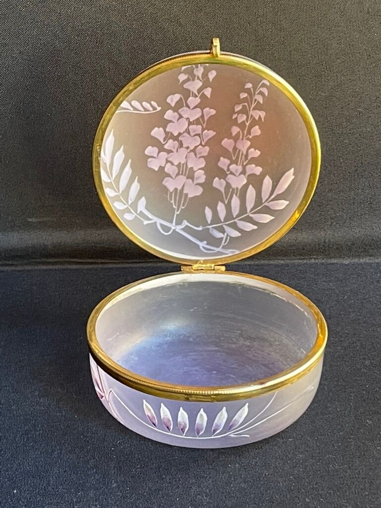 Enamelled candy maker