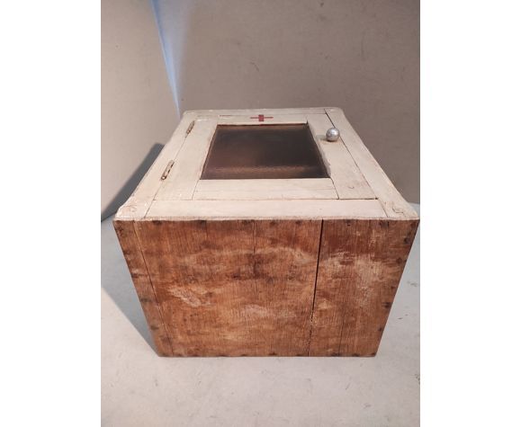 Medicine cabinet in vintage grey patinated wood and red cross
