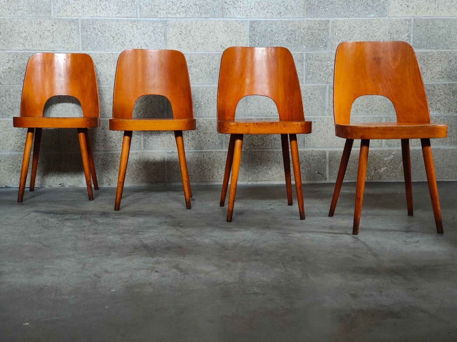 Suite of 4 chairs 515 by Oswald Haerdtl for TON
