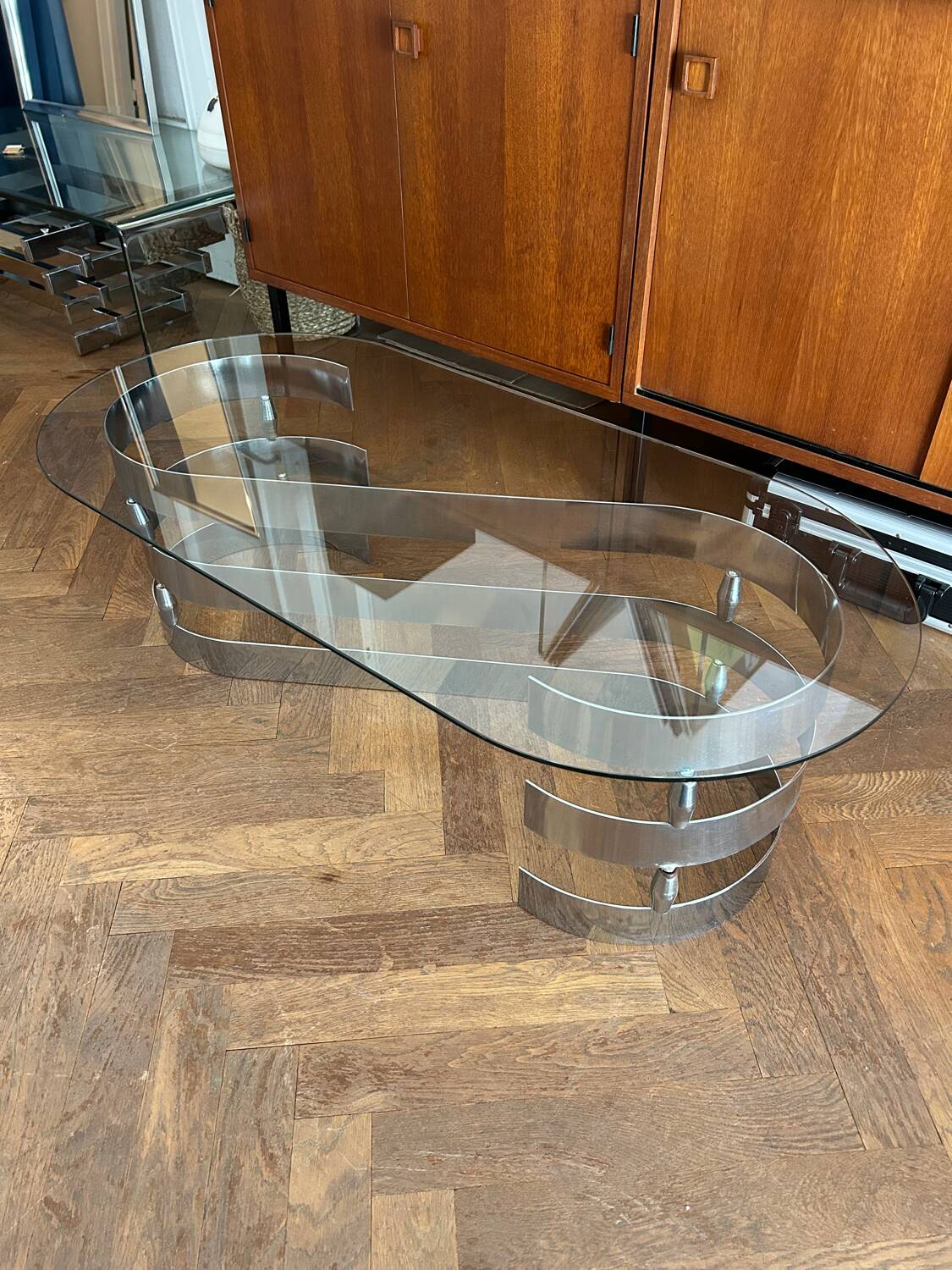 70s design oval coffee table in glass with chrome legs.