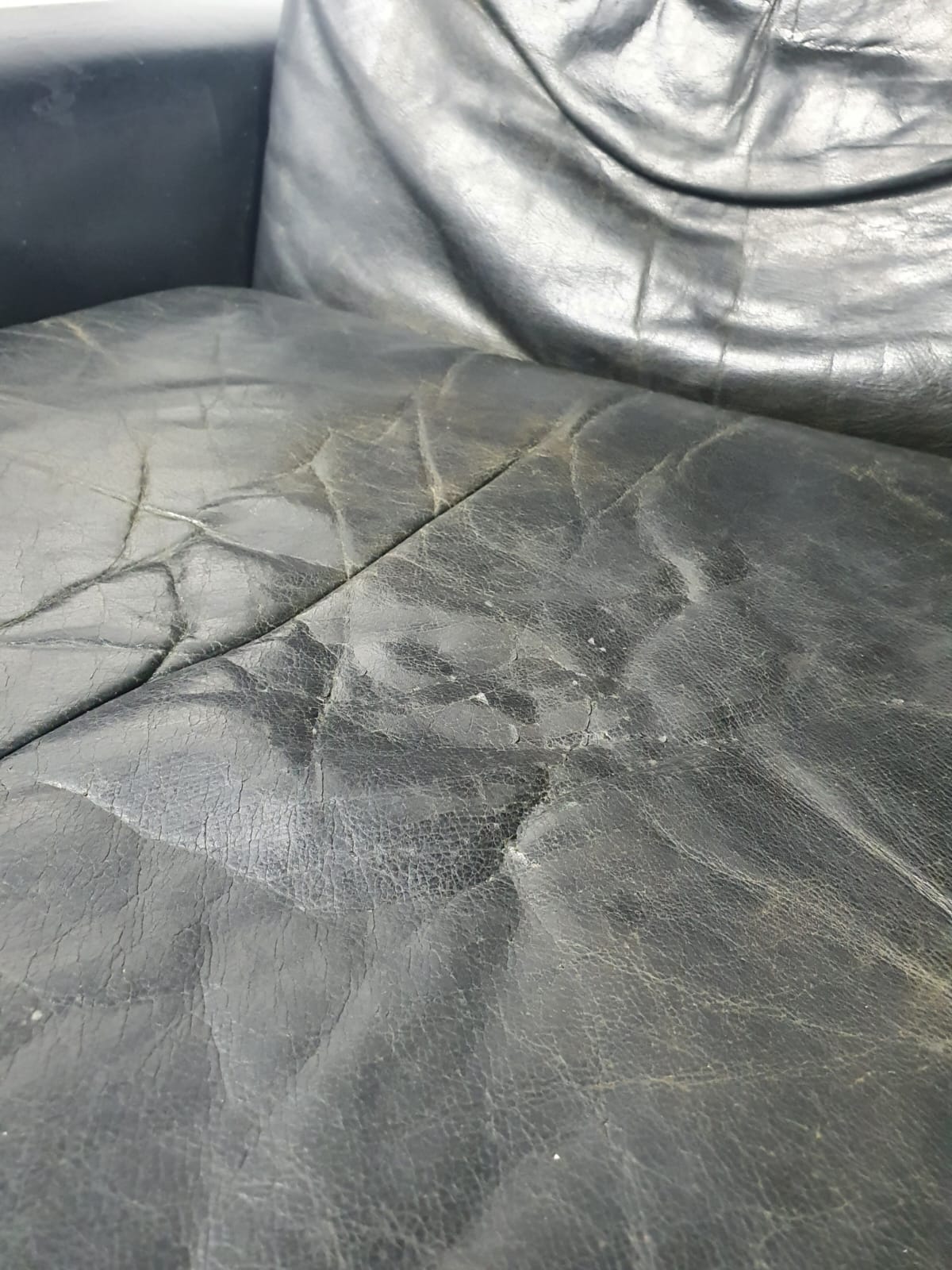 D500 armchair in black leather by Hans Olsen 1960