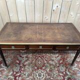 Bureau plaît de style Louis XVI en acajou et filets de laiton