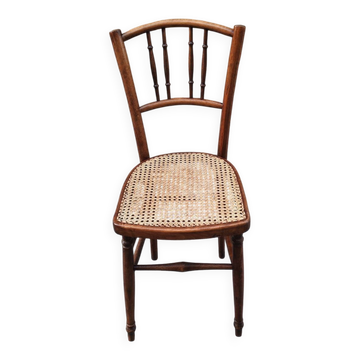 Bistro chair in wood and caning from the 1900s.