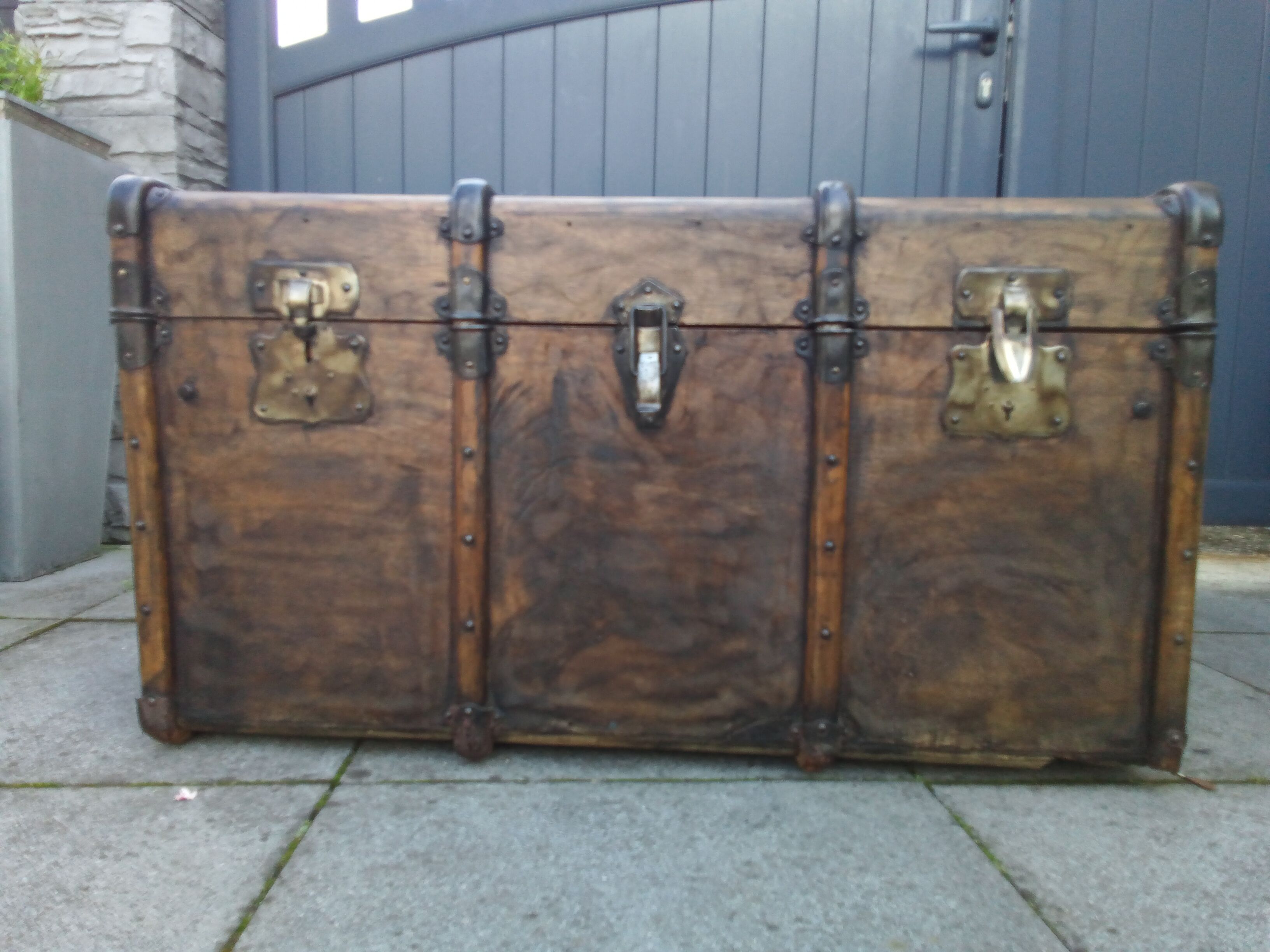 Splendid trunk late 19th century completely renovated