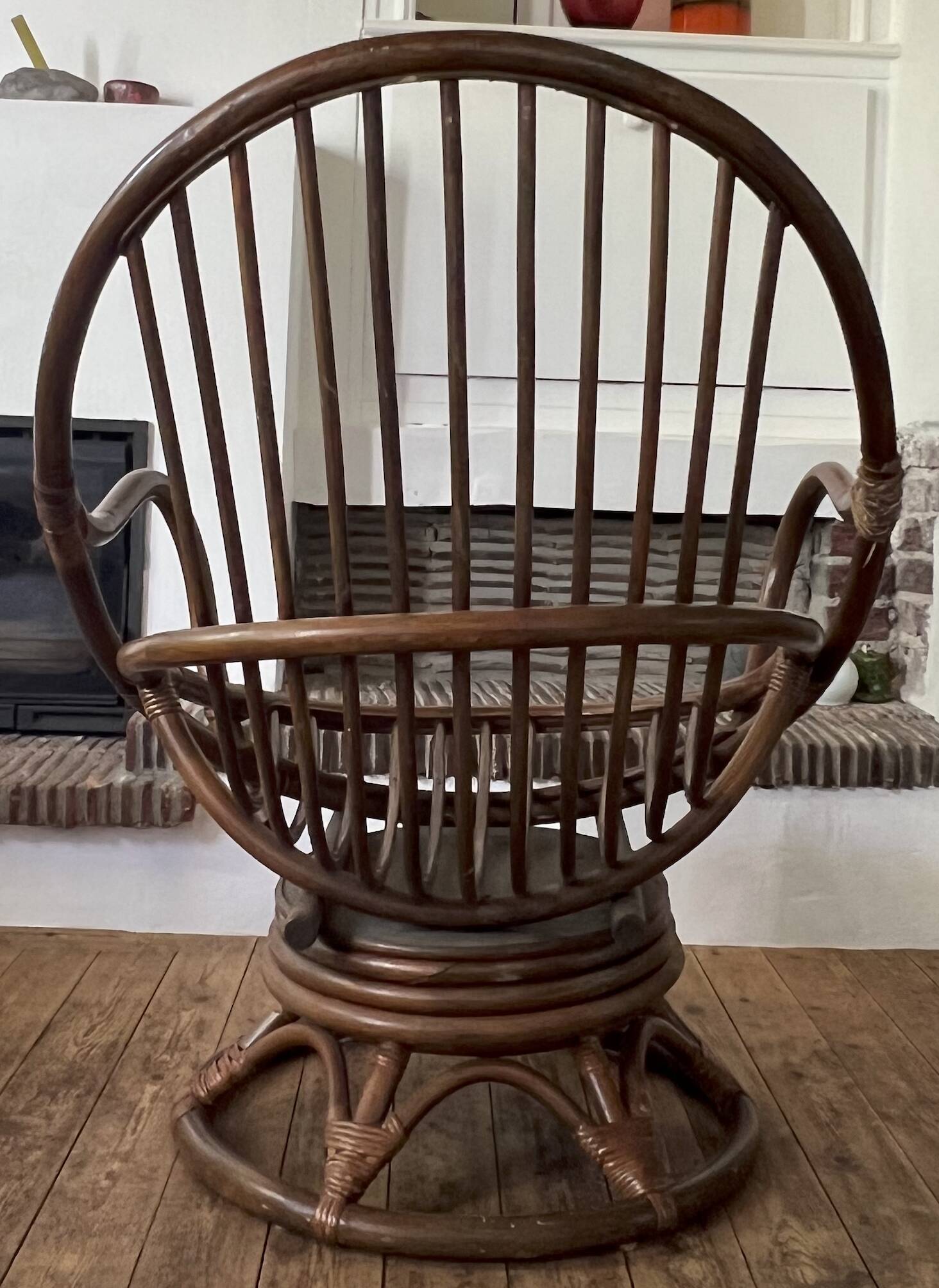Pair of rotating rattan armchairs