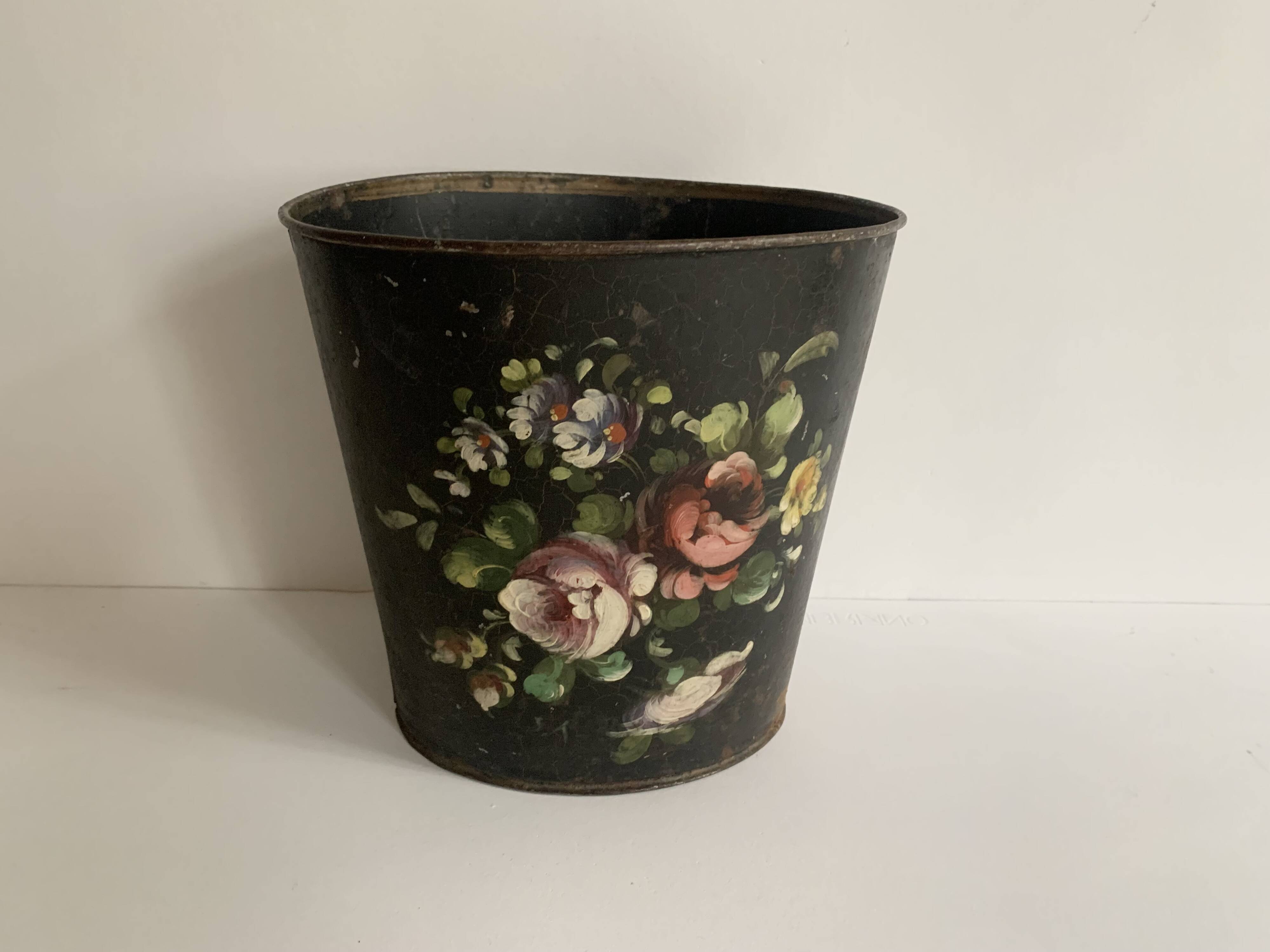 Napoleon III waste paper basket in black sheet metal and painted flowers, 19th century