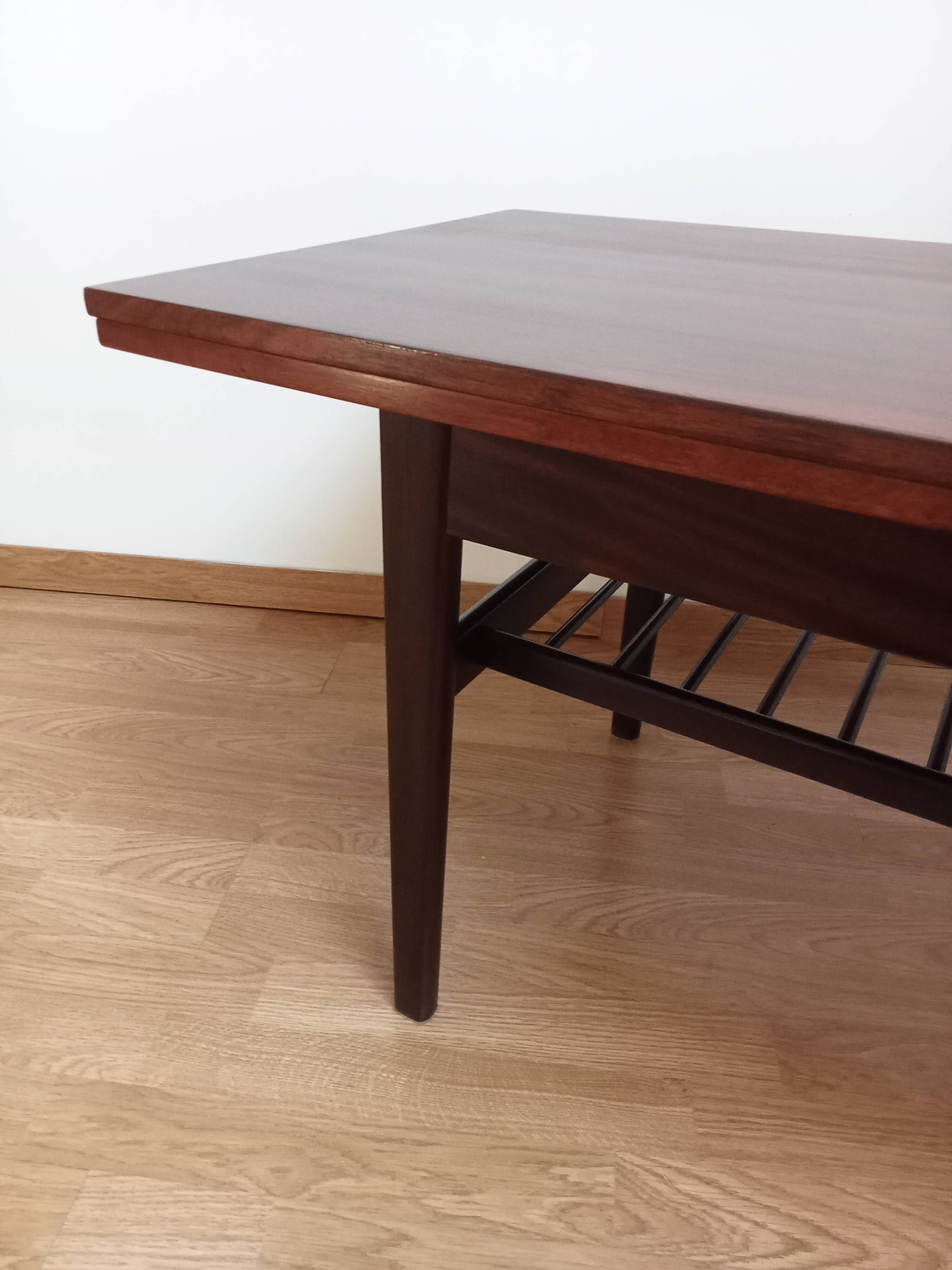 Lifting coffee table, Denmark, 1960s in teak