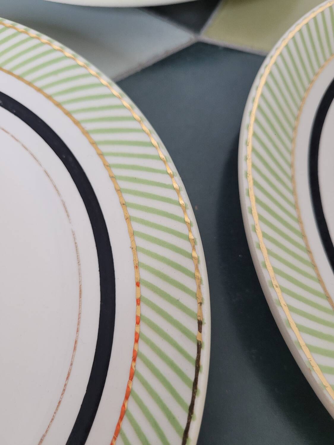 Lot n°2 of 5 Opaceline dessert plates from Salins