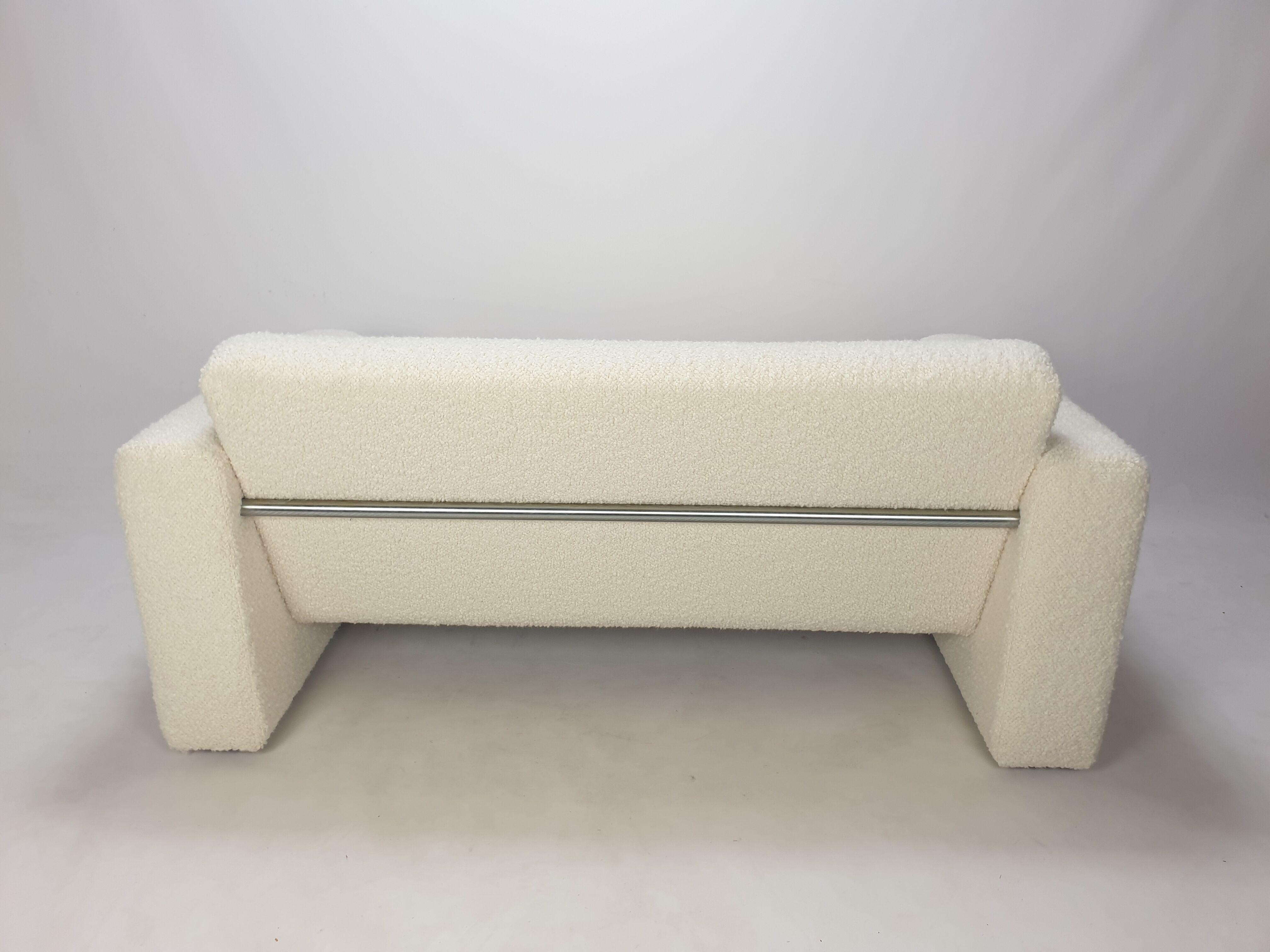 Two-seater sofa Model 691 by Artifort, 1980s.