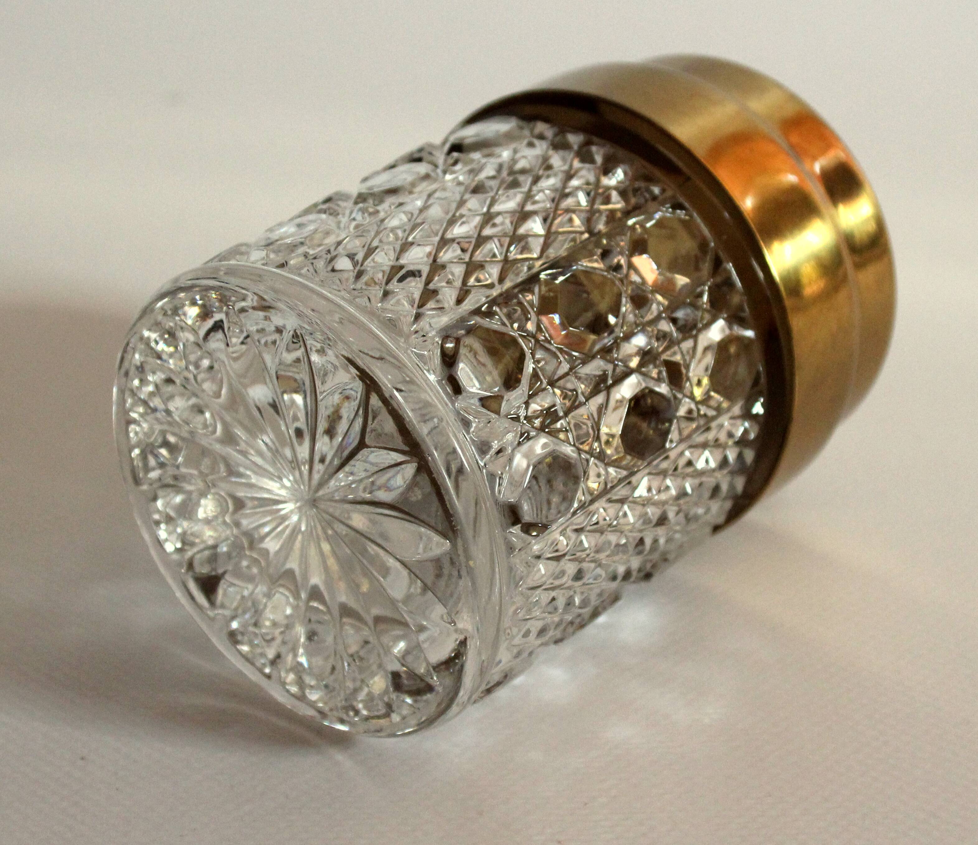 Boîte à cigarettes élégante des années 1960 en verre de cristal avec un couvercle en laiton, vintage