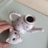 Porcelain teapot cat