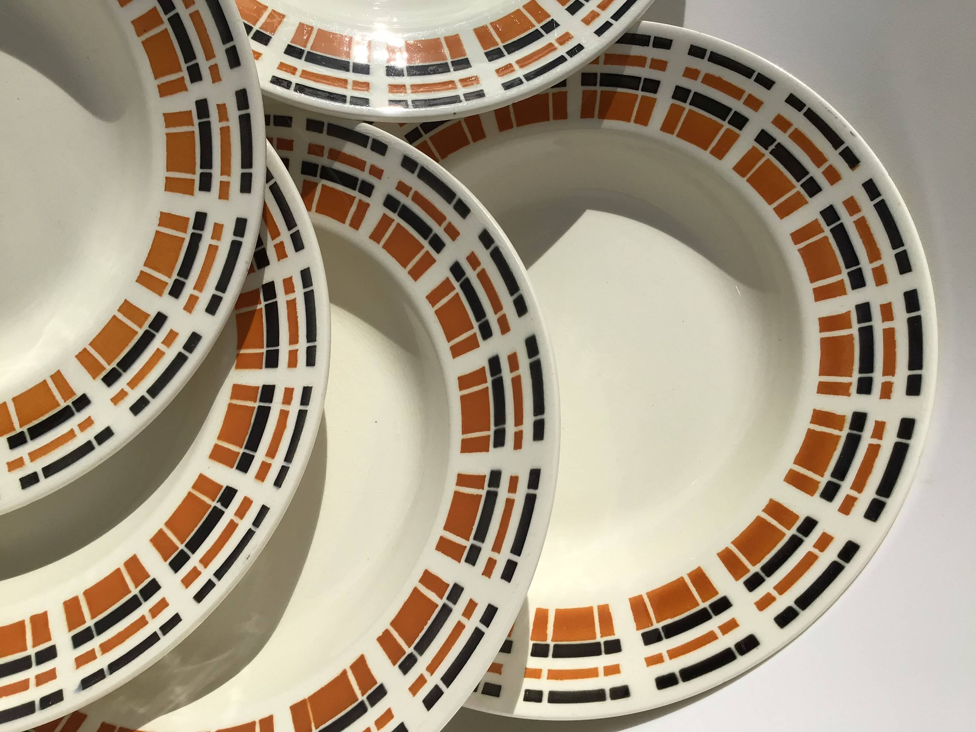 5 Badonviller red and black Scottish soup plates