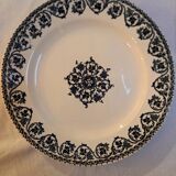 Set of 12 flat plates Terre de fer, Brienne model, HB&Cie manufacture, early twentieth century.