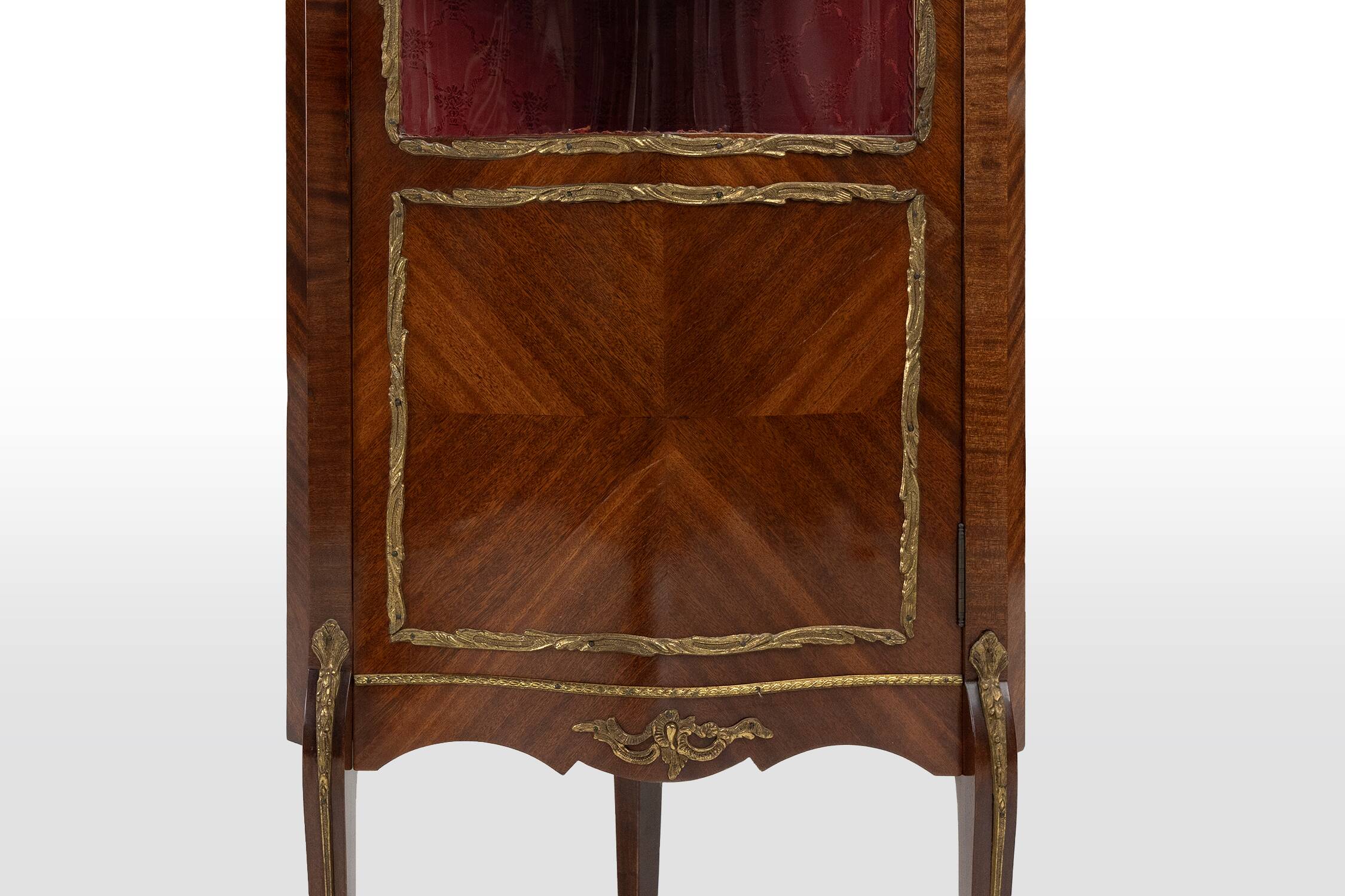 French 20th Century Louis XV style corner display cabinet with arched glass, ca 1950