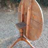 Antique solid wood table / pedestal table