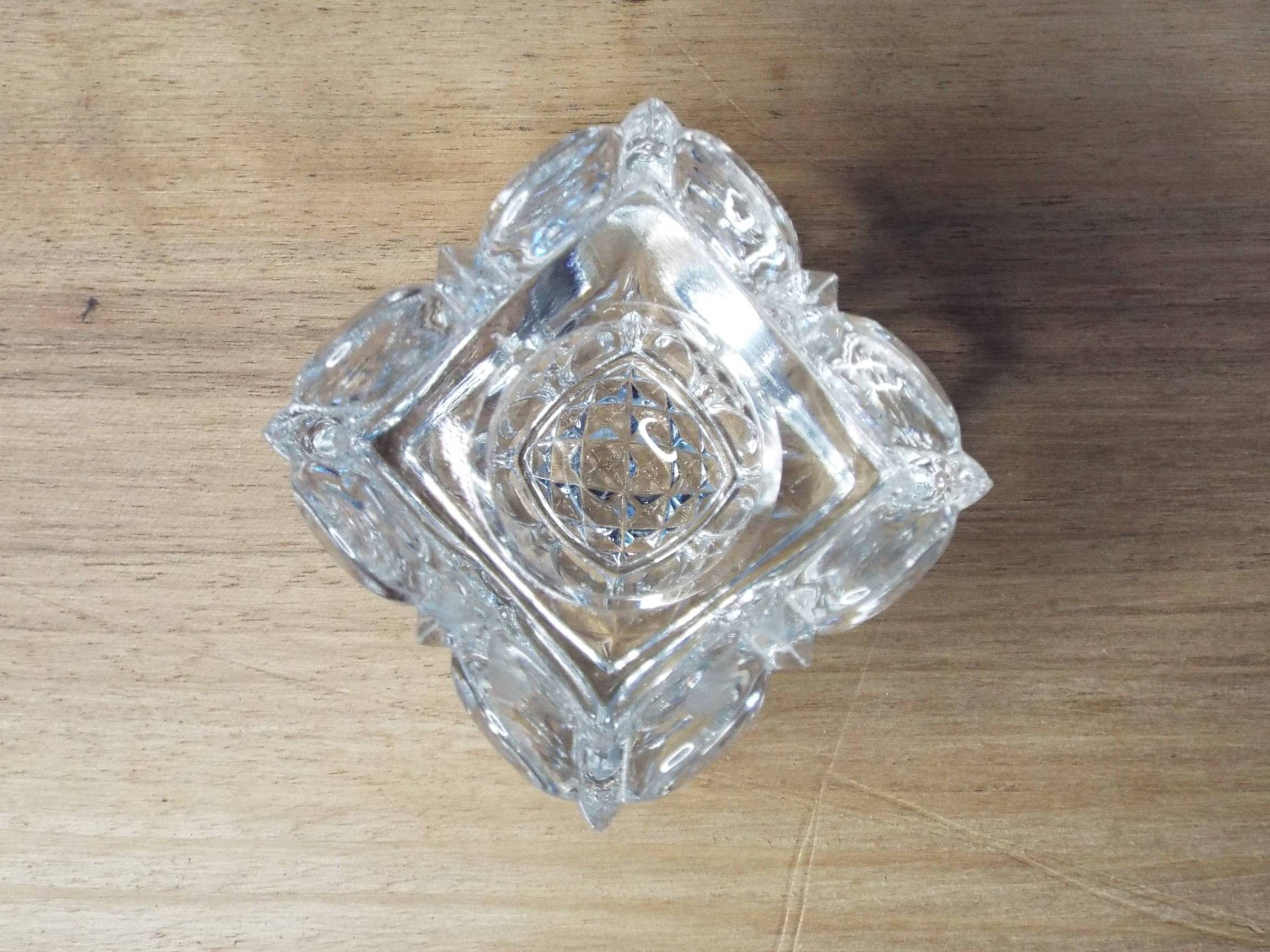 4 bougeoirs en verre ciselé