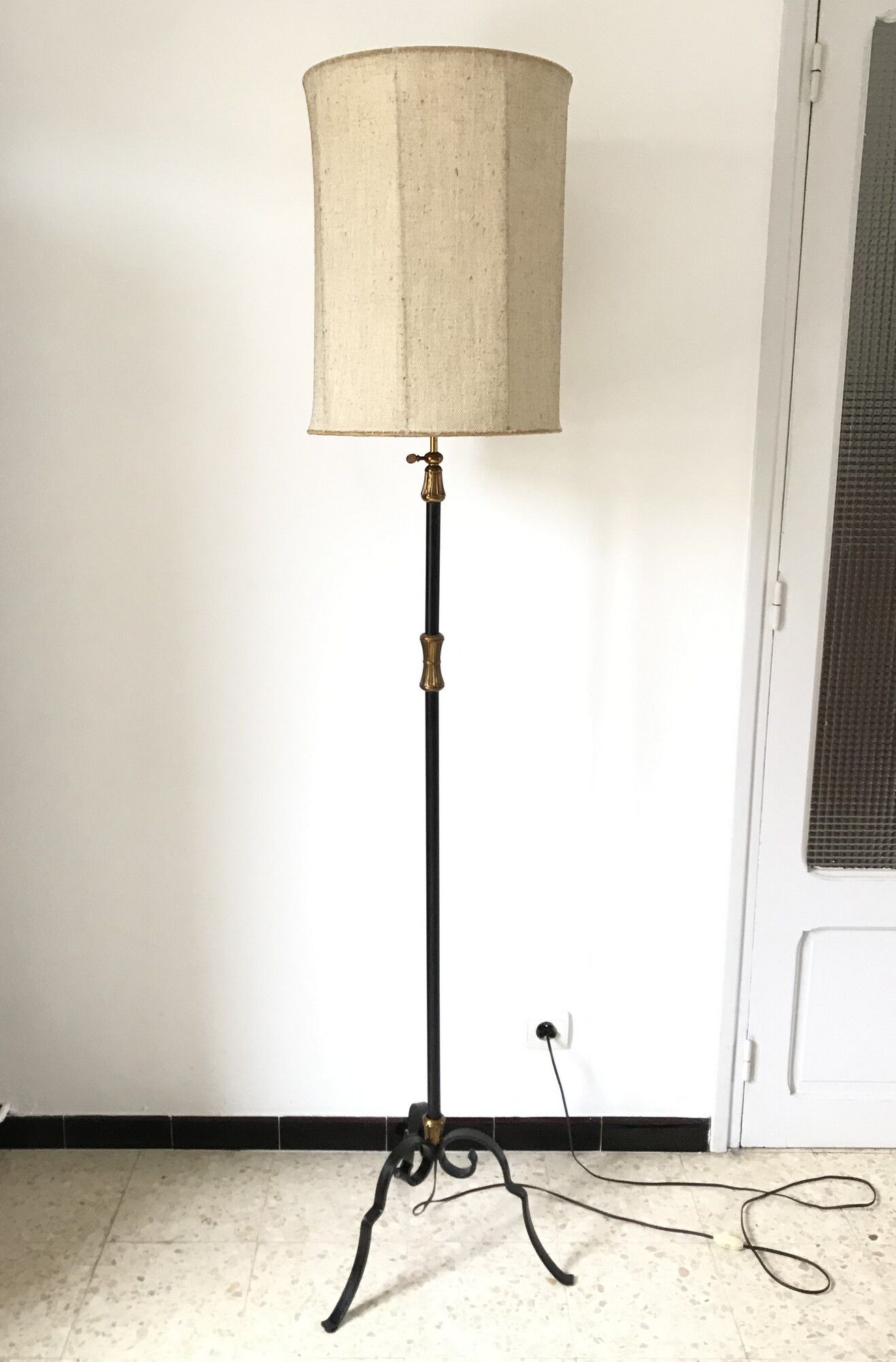 Lampadaire vintage en fer forgé et bronze années 50