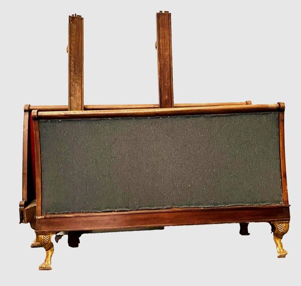 Lit de style Directoire en noyer piétement à griffes XXème siècle