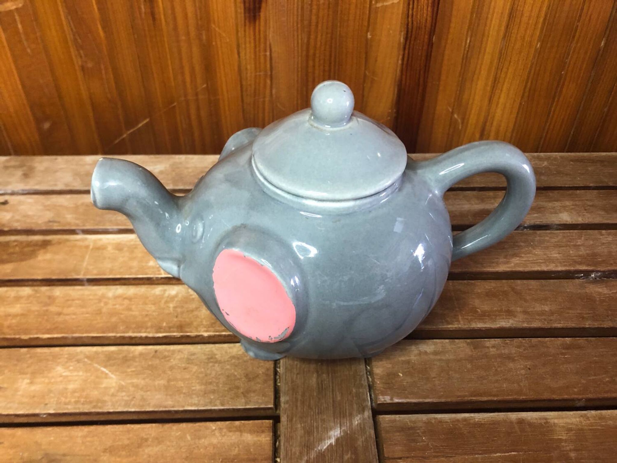 Ancienne théière forme éléphant céramique grise & rose vintage #a472
