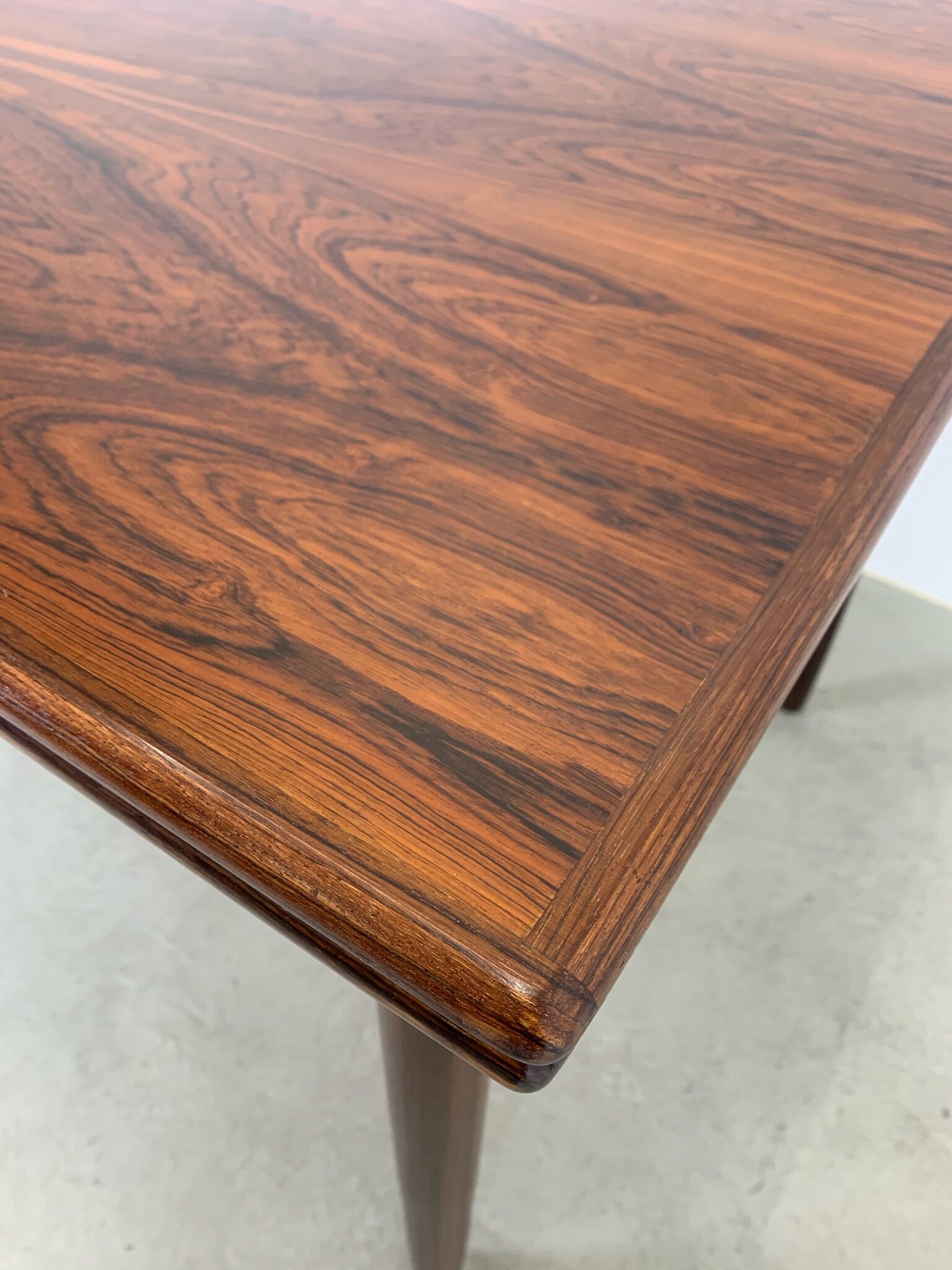 Set table and chairs in palisander