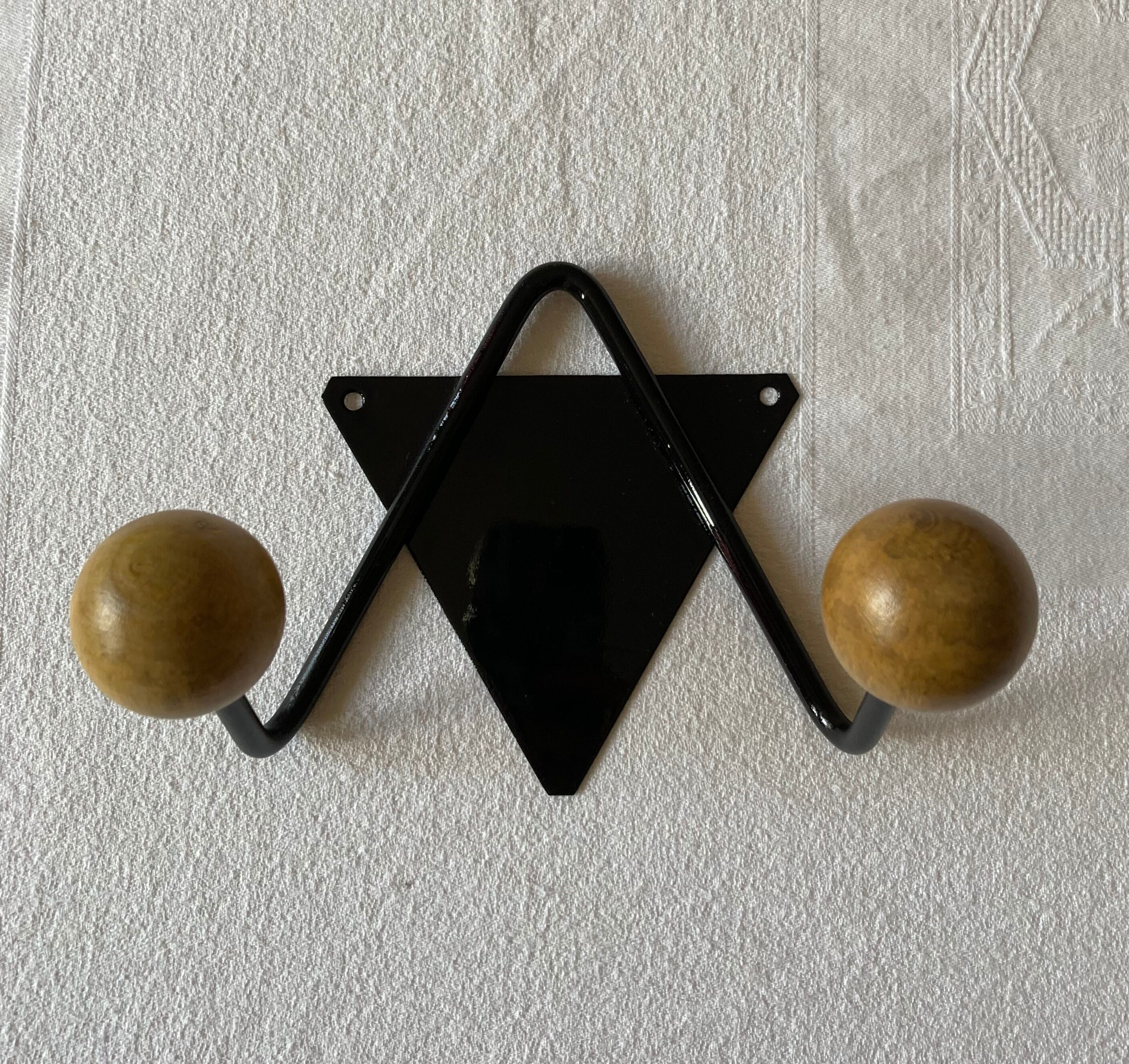 Vintage triangle hook 2 supports