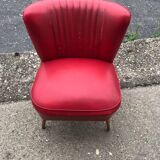 Mid-century cocktail chair in red vinyl and beech, ribbed backrest, 1950s.