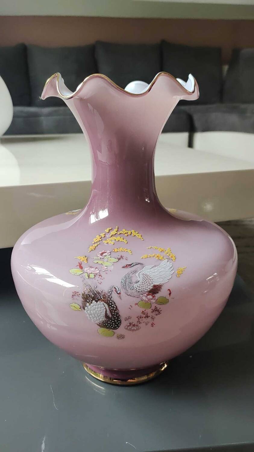 Japanese opaline vase in old pink tones. Swan decoration and polychrome floral motifs.