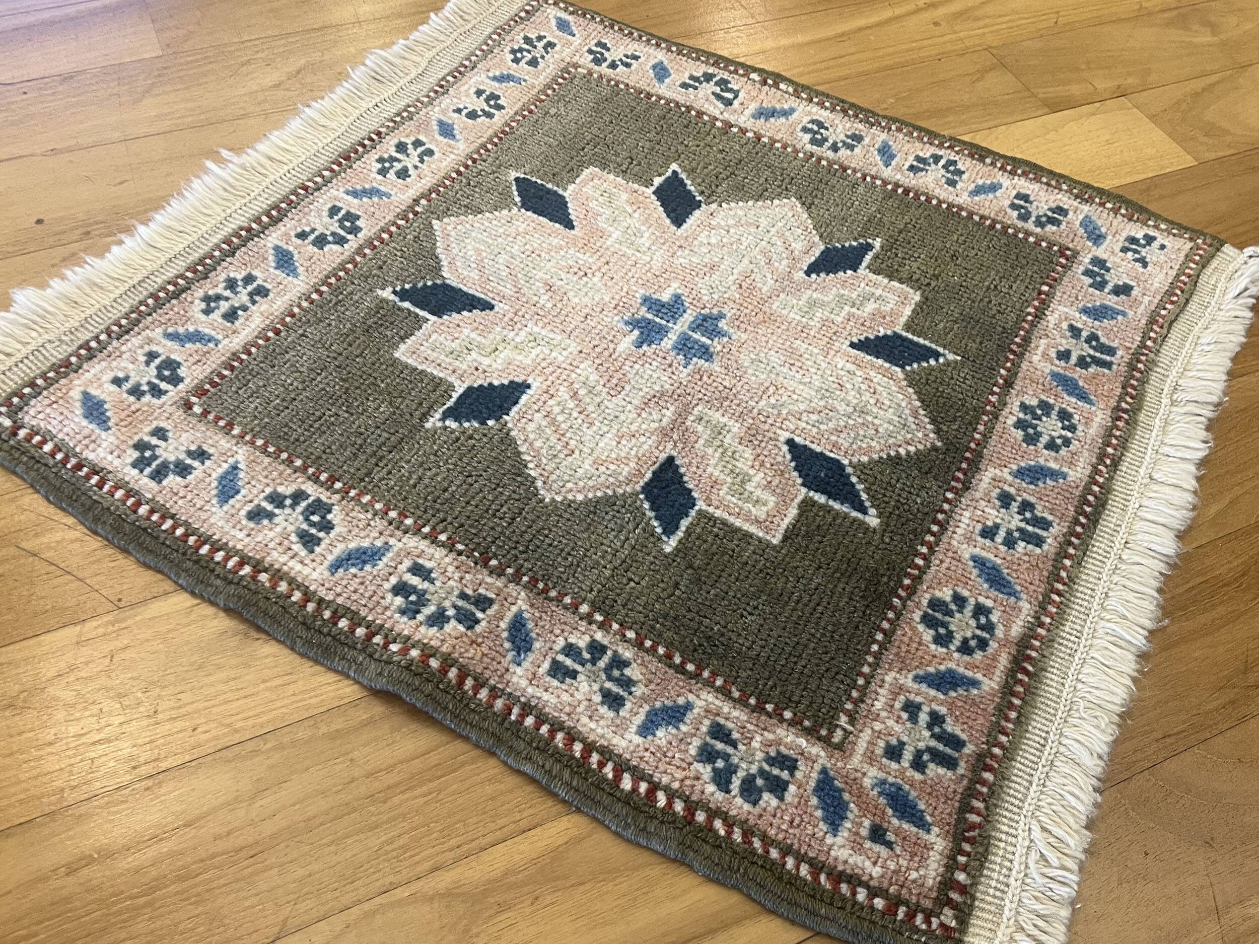 Tapis anatolien carré