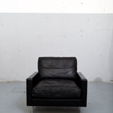 Lounge chairs by George Nelson for Herman Miller