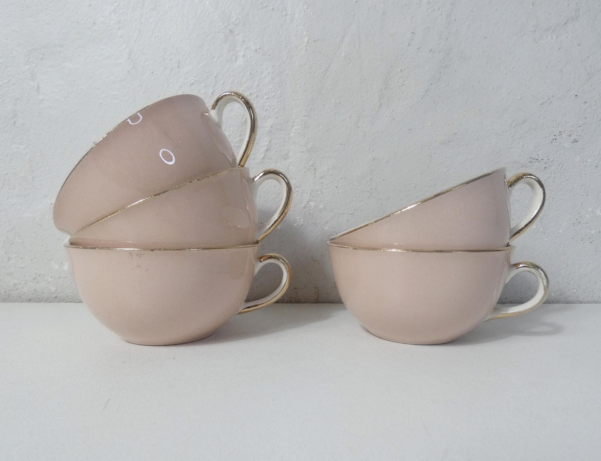5 tasses Villeroy & Boch rose et or par Lucien Engel