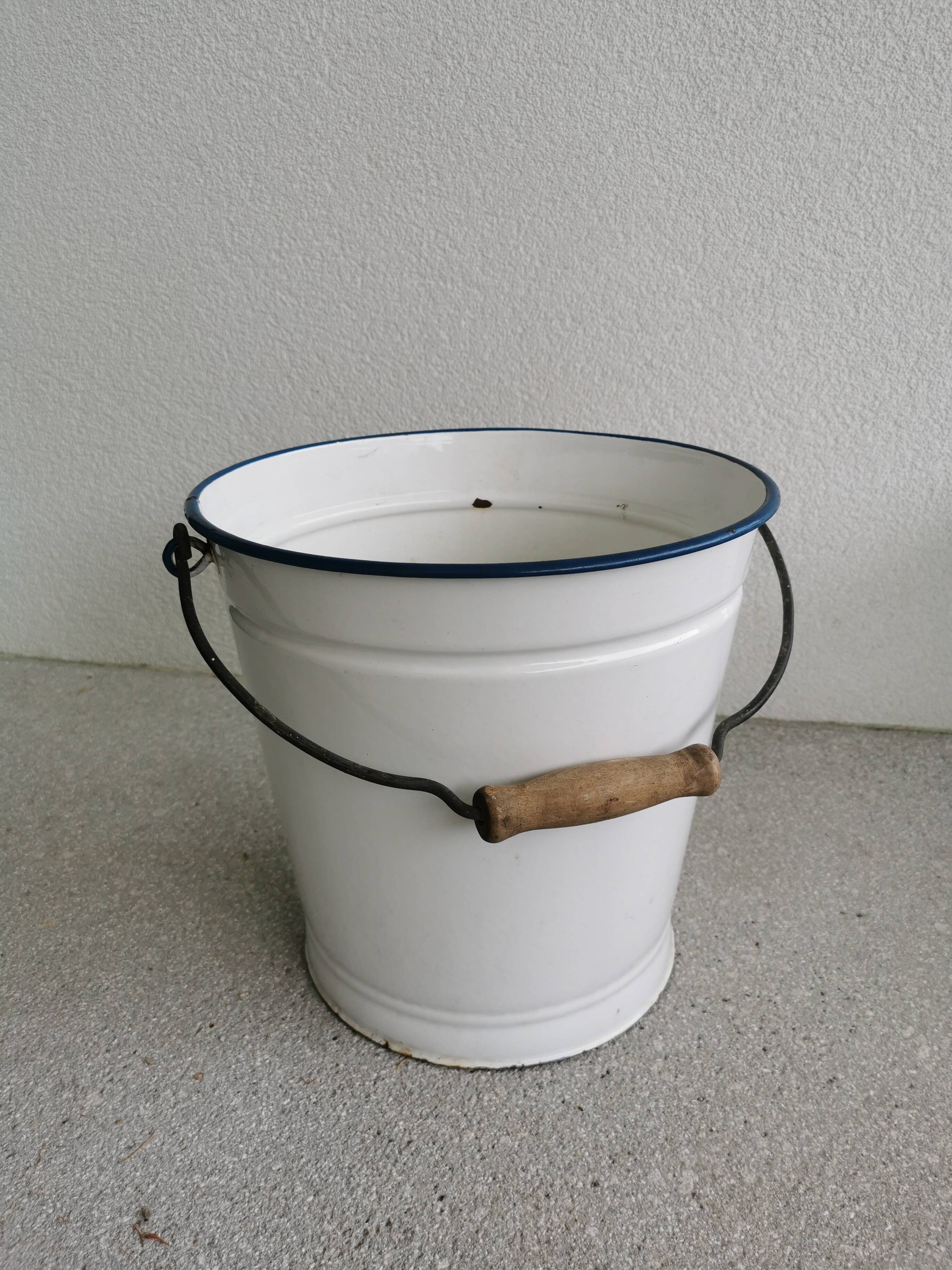 Set of 4 Vintage White Enamel Bucket Planter: 1970s EMO Celje Yugoslavia