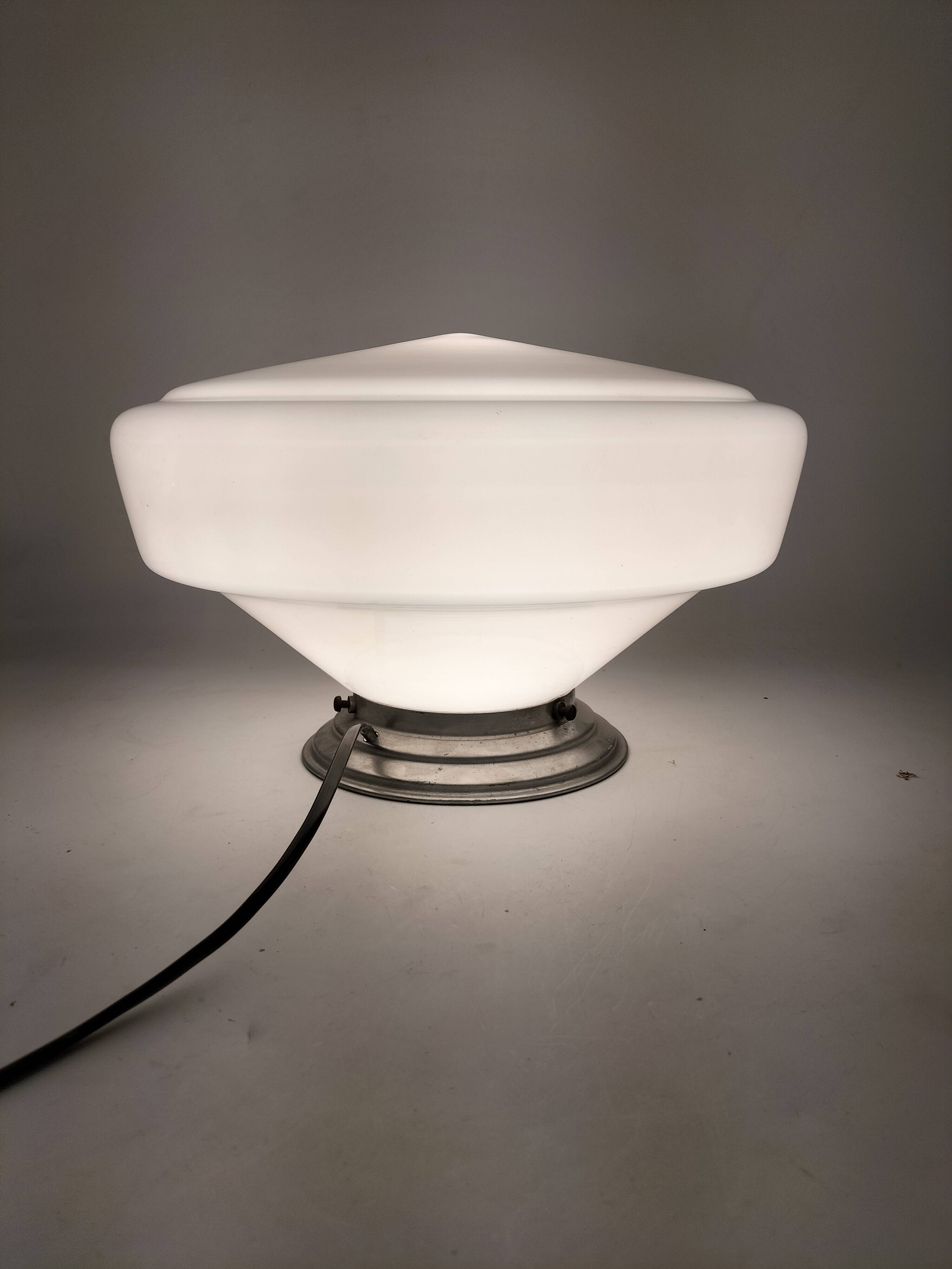 Opaline lamp