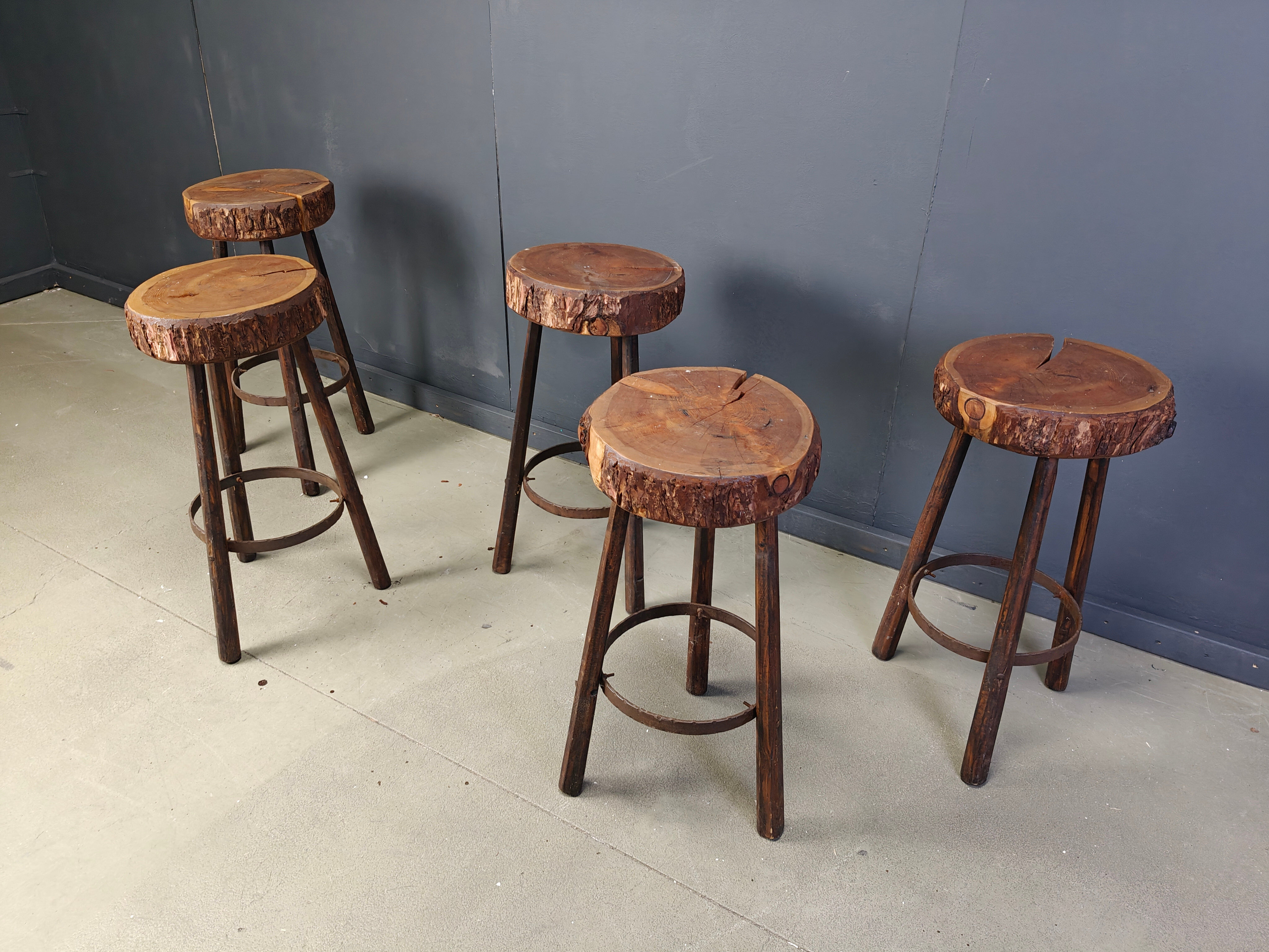5 tabourets de bar en tronc d'arbre, années 1970