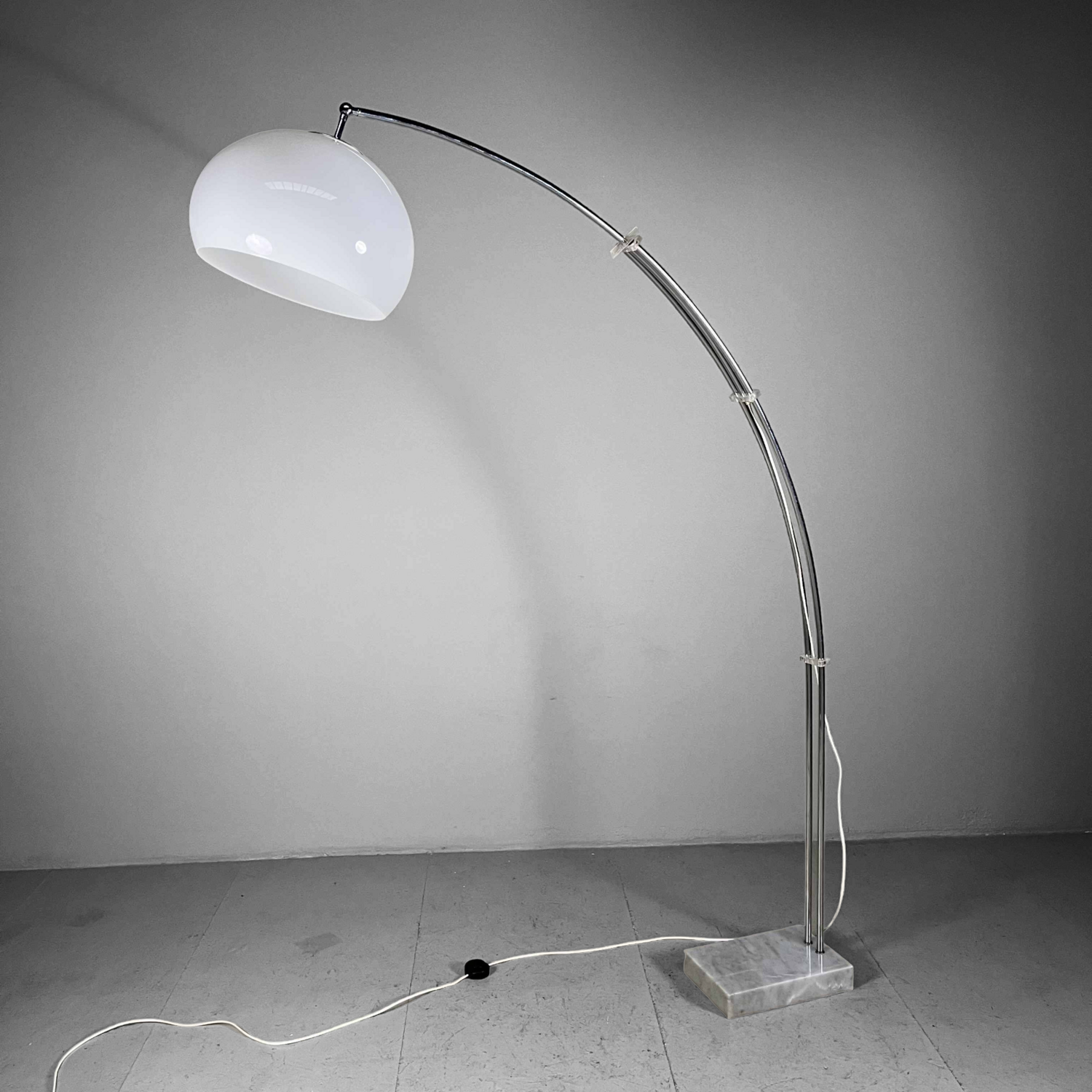 Harvey Guzzini floor lamp Arch with marble base, Italy, 1970
