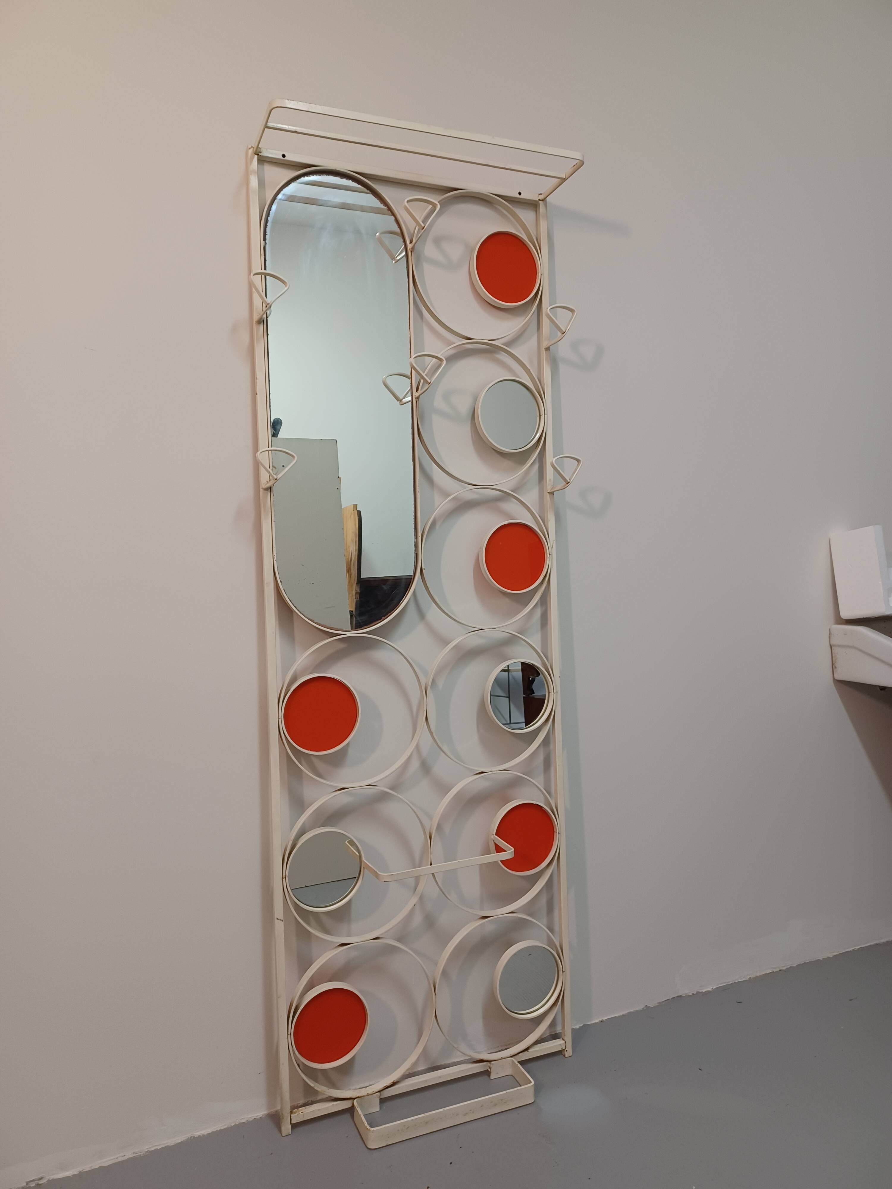 Wall-mounted locker room, 70'S