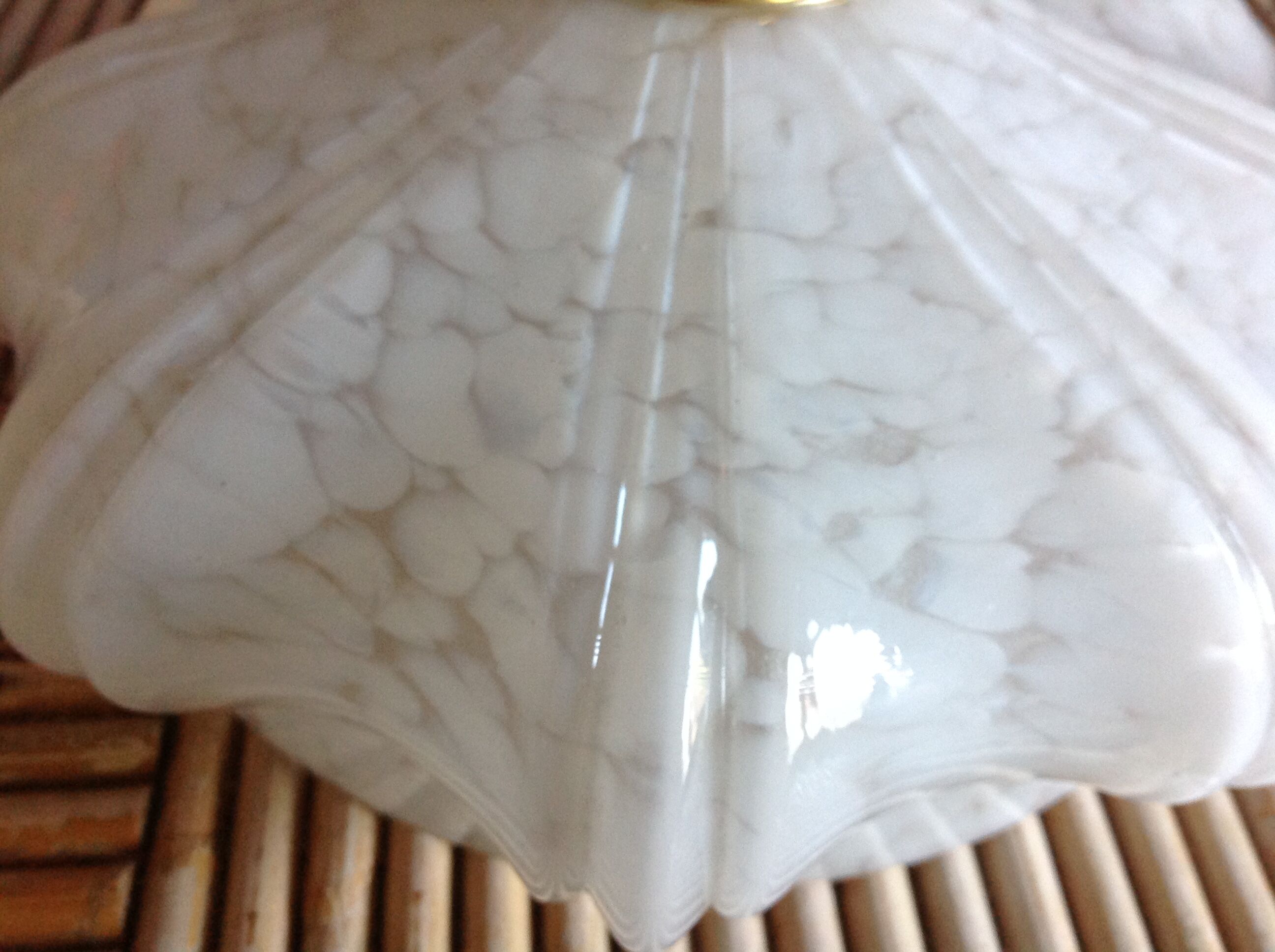 White opaline suspension